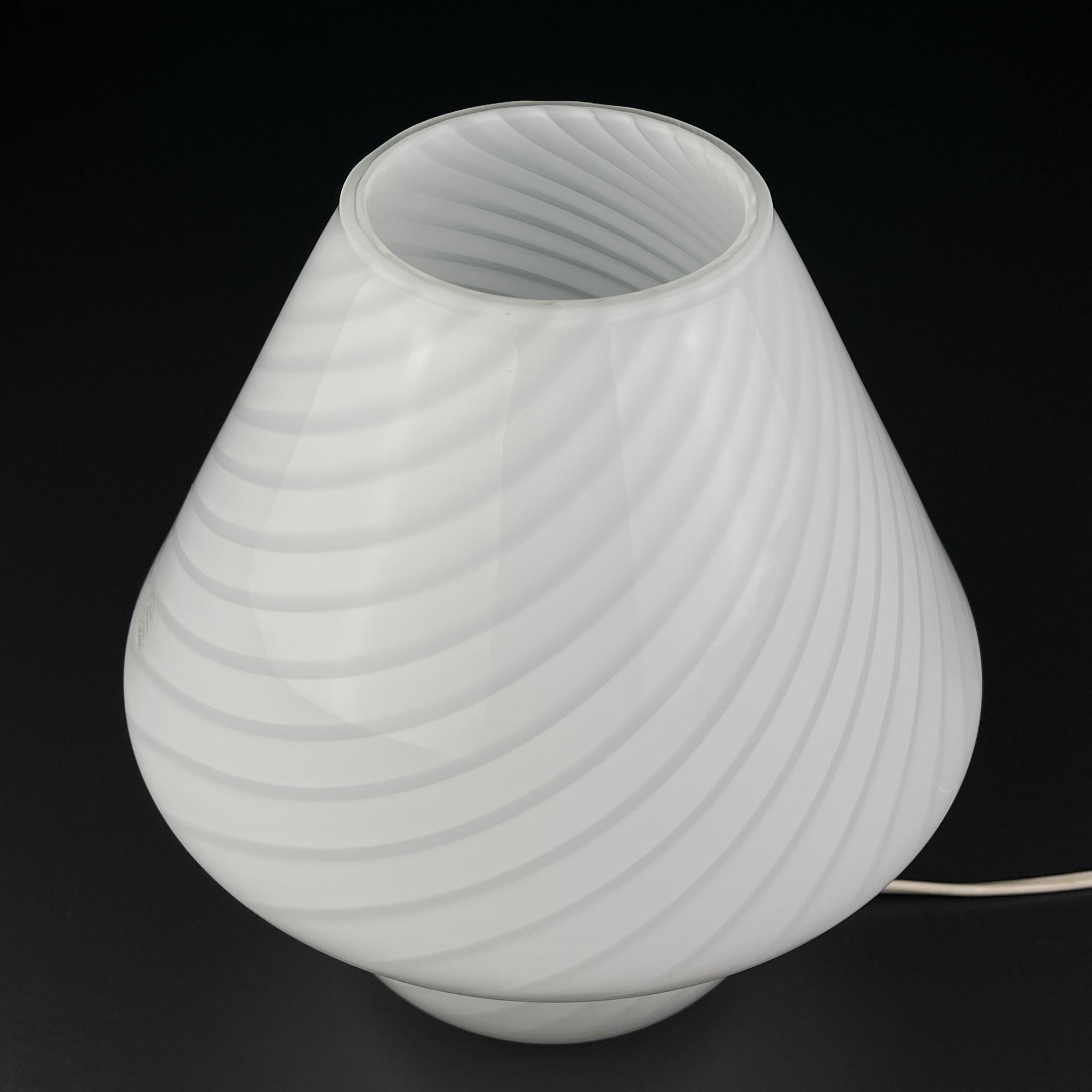 Lampada da tavolo vintage originale in vetro di Murano a volute, Italia anni '70 in vendita 8