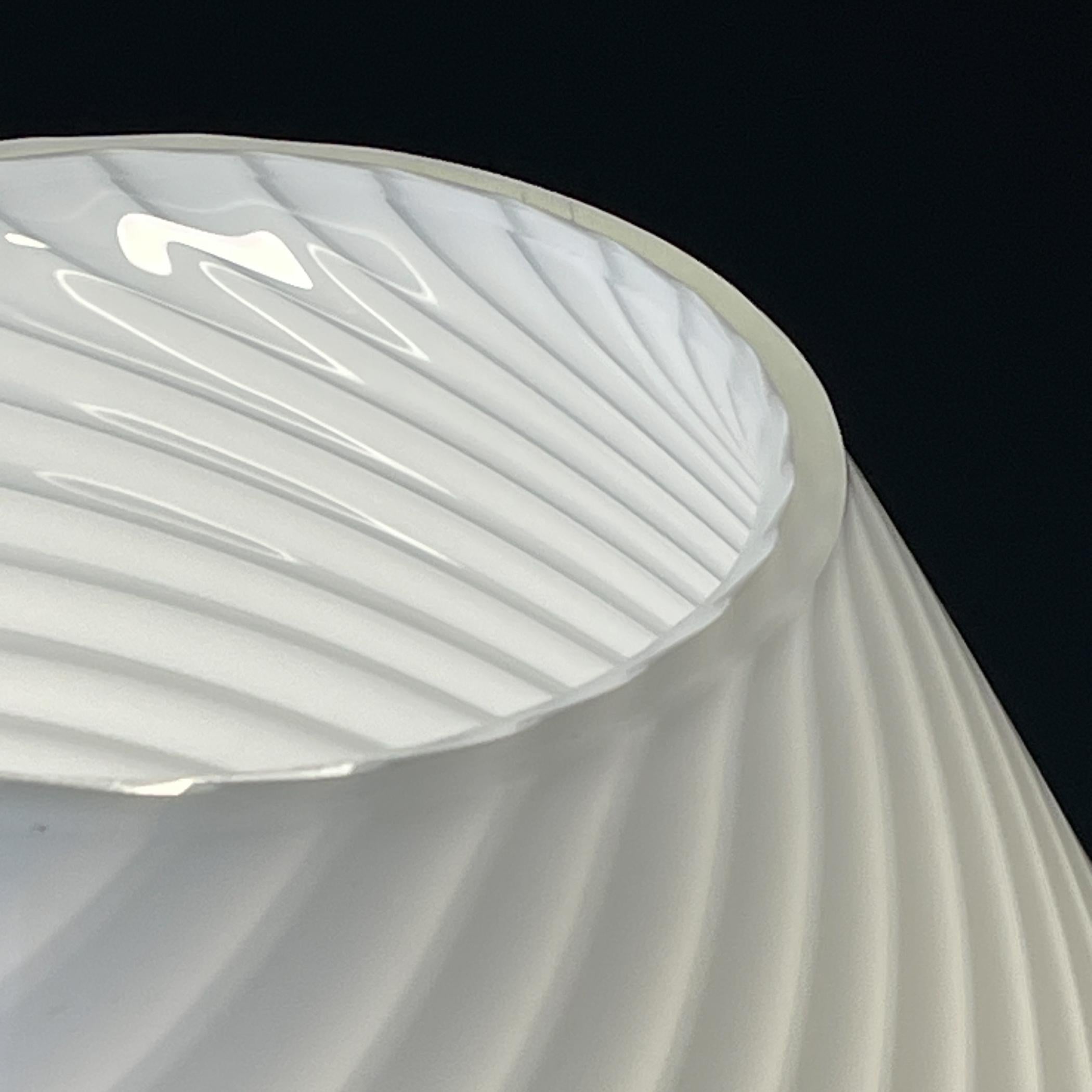 Mid-Century moderno Lampada da tavolo vintage originale in vetro di Murano a volute, Italia anni '70 in vendita