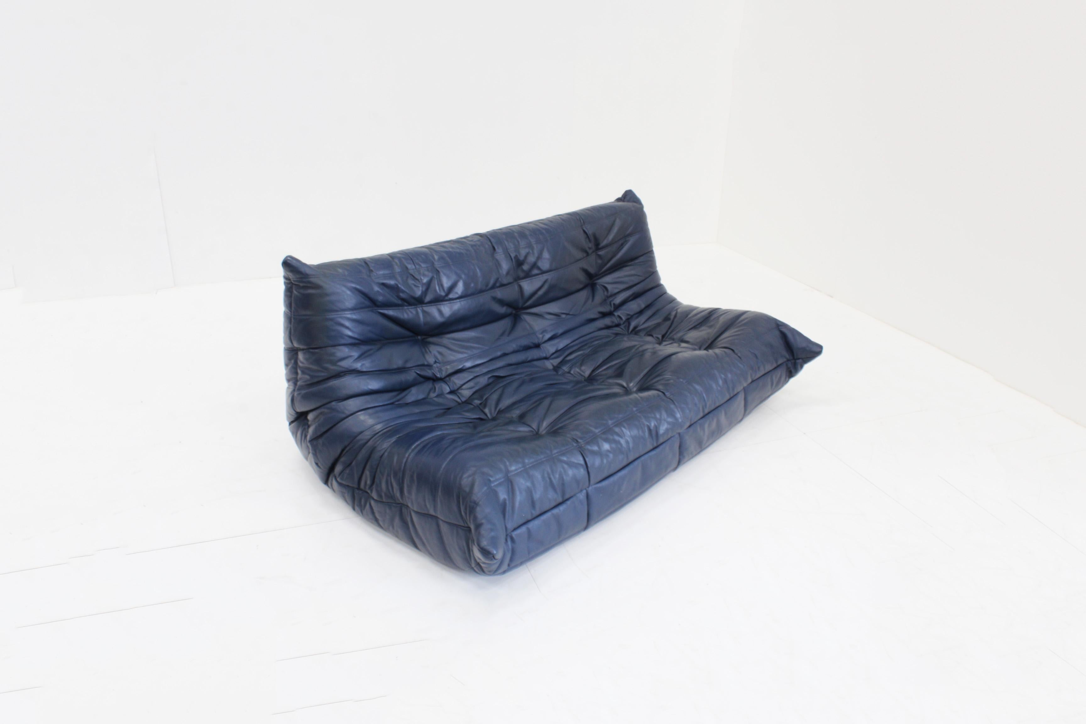 Original Vintage Togo ligne Roset 3 seater sofa in blue leather 1