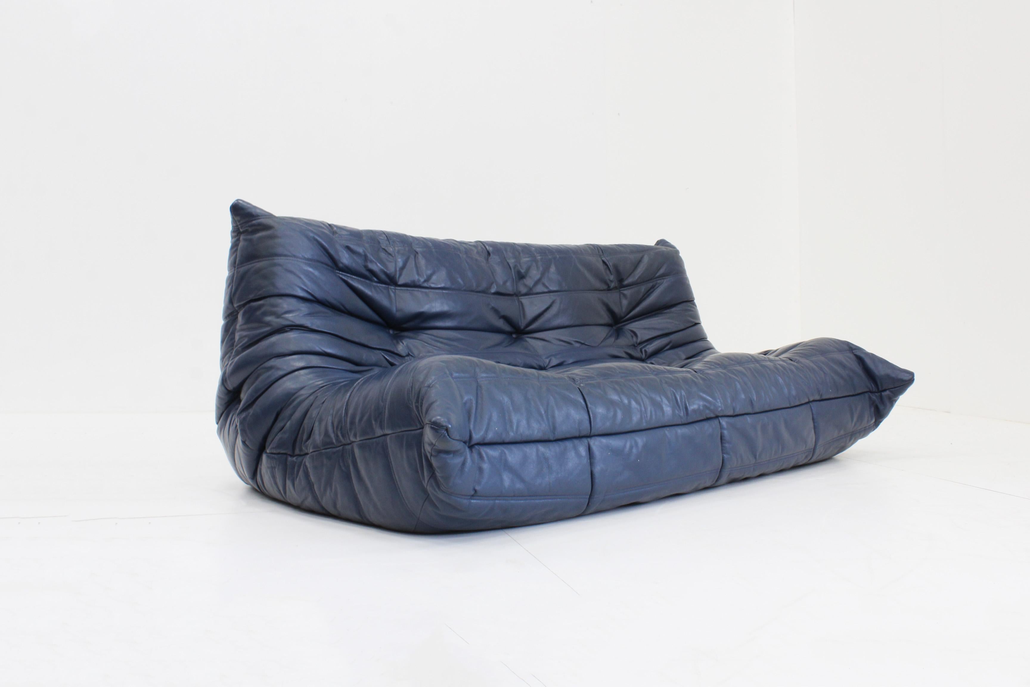 Original Vintage Togo ligne Roset 3 seater sofa in blue leather 3