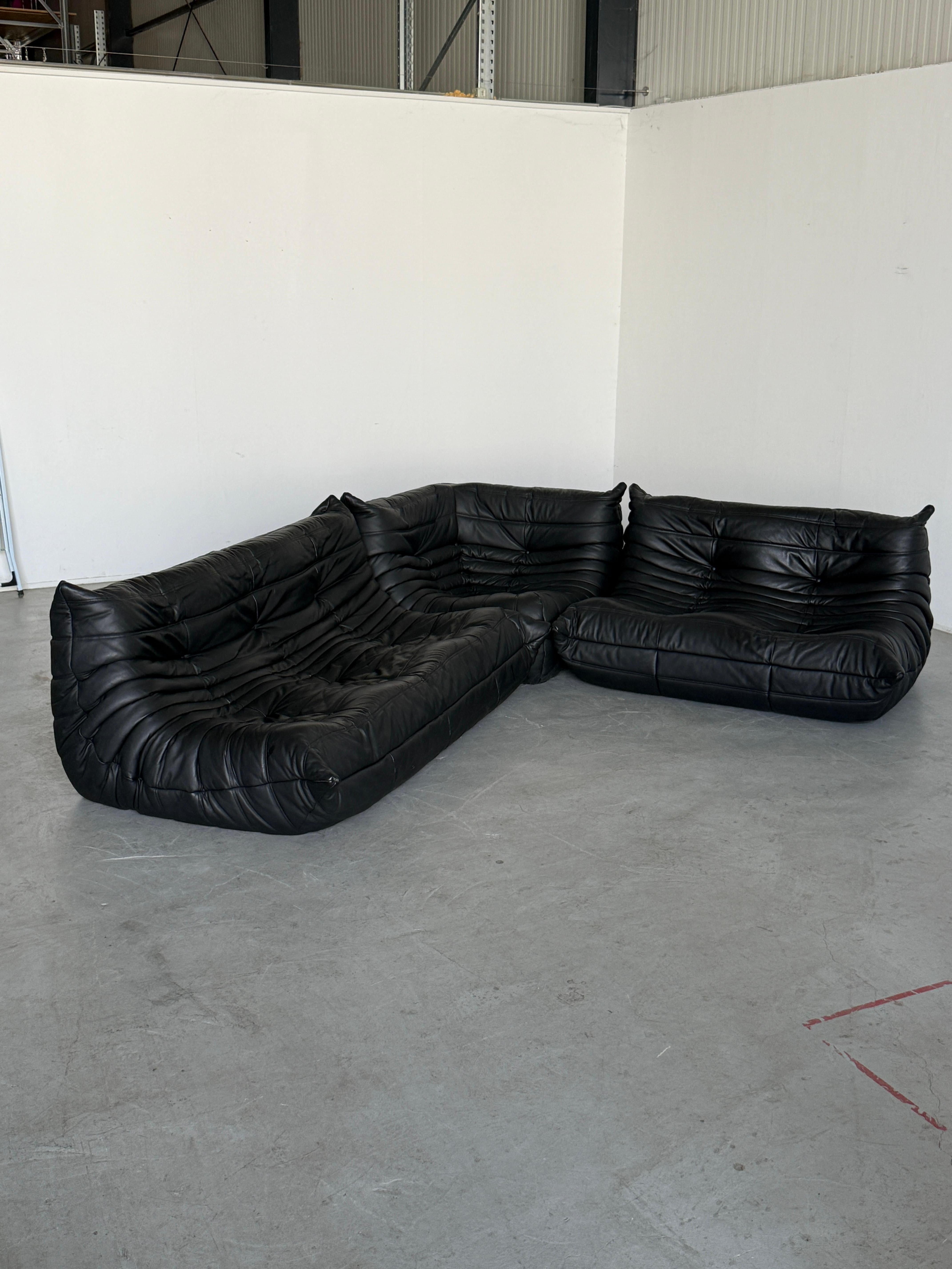 Original Vintage Togo Modular Sofa in schwarzem Leder, Michel Ducaroy, Michele Roset (Ende des 20. Jahrhunderts) im Angebot