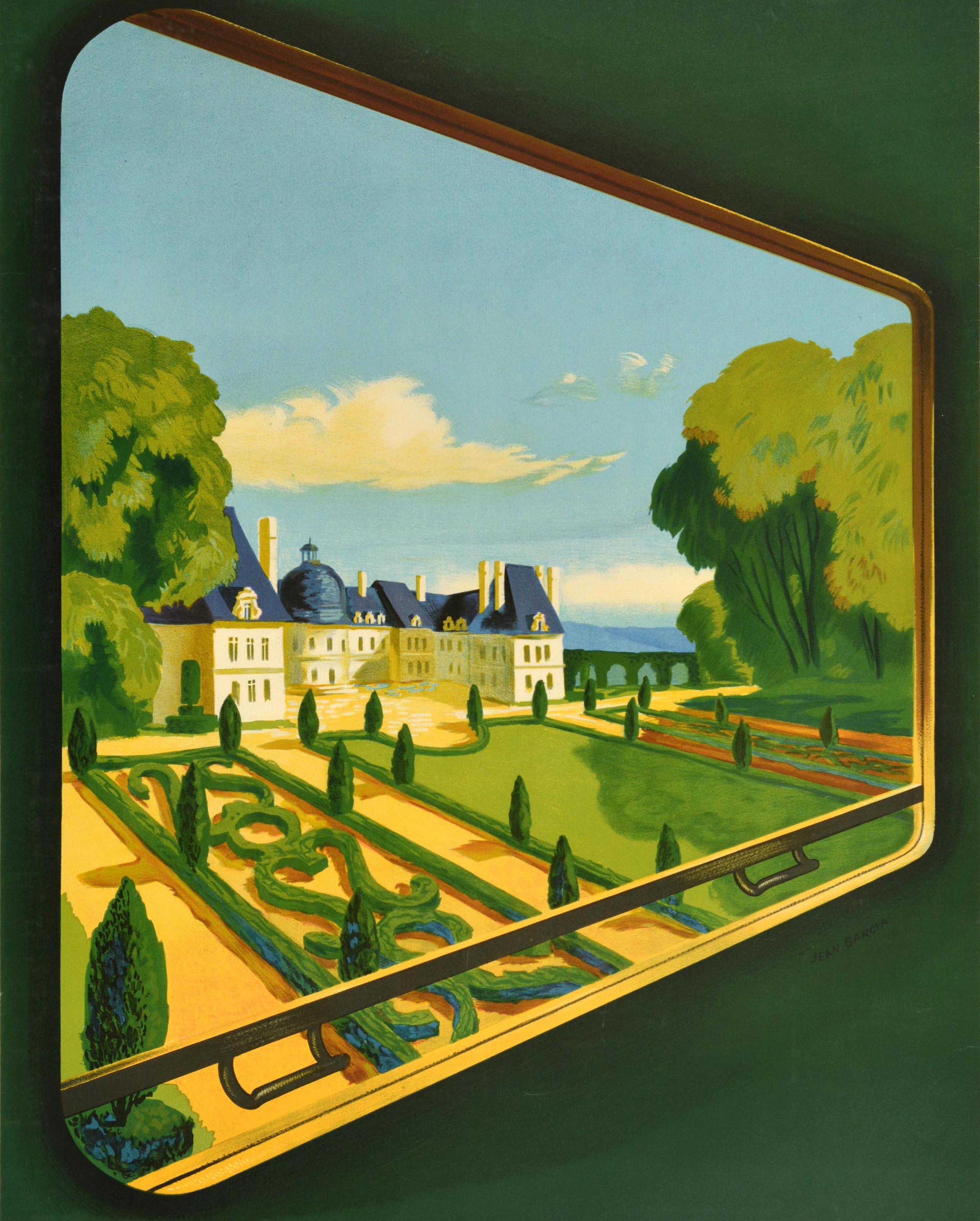 Cartel de viaje original de época - Visitez la France Chateaux de la Loire Prenez nos trains et nos autocars / Visite Francia - con un castillo histórico en el valle del Loira con árboles y un jardín formal visto desde la ventanilla de un vagón de