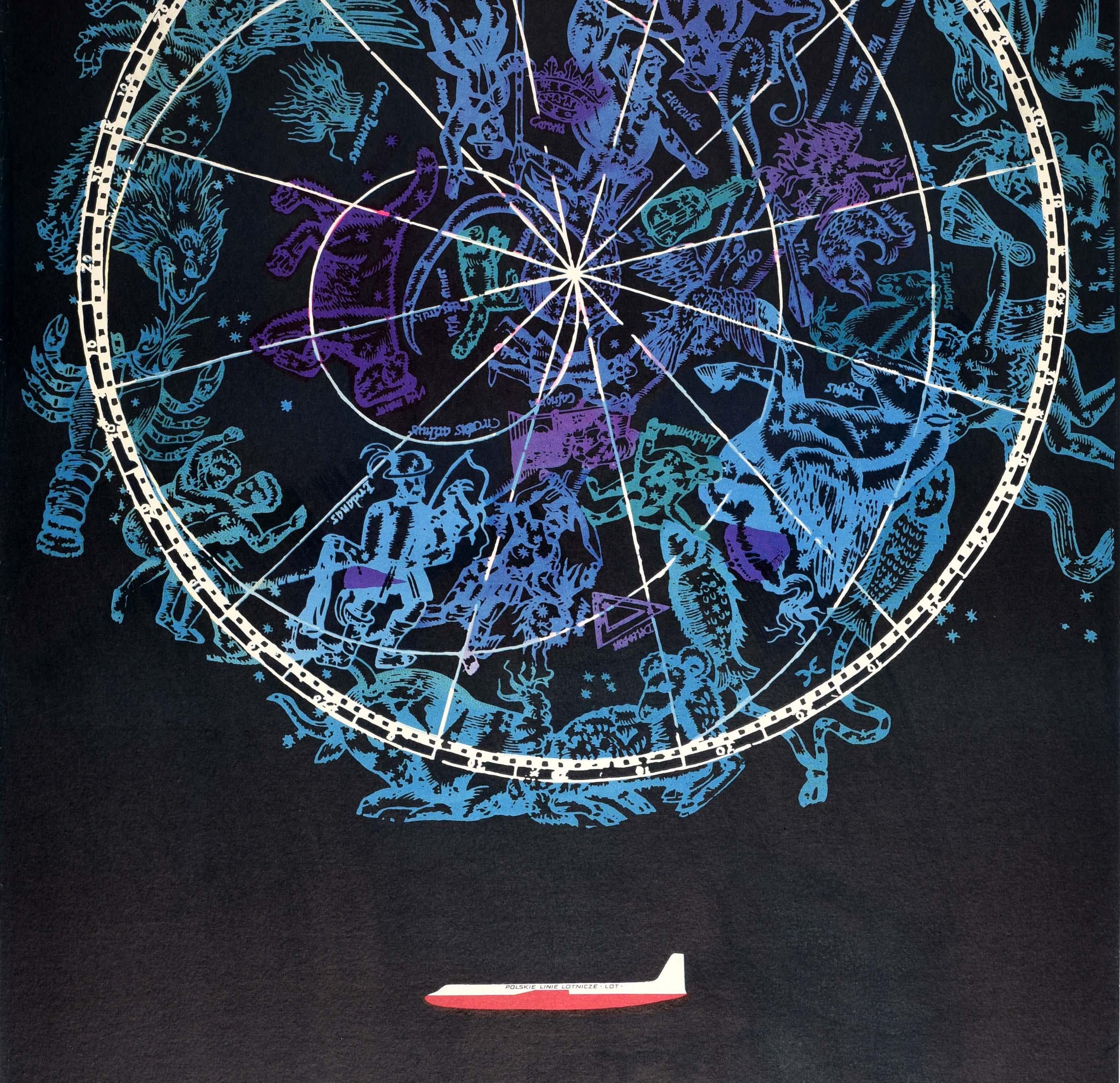 Original Vintage-Werbeplakat für die Polnische Fluggesellschaft LOT (Polskie Linie Lotnicze; gegründet 1929) mit einem fantastischen astrologischen Design, das eine farbenfrohe Konstellation am Nachthimmel mit Bildern des Zodiacs und Figuren aus der