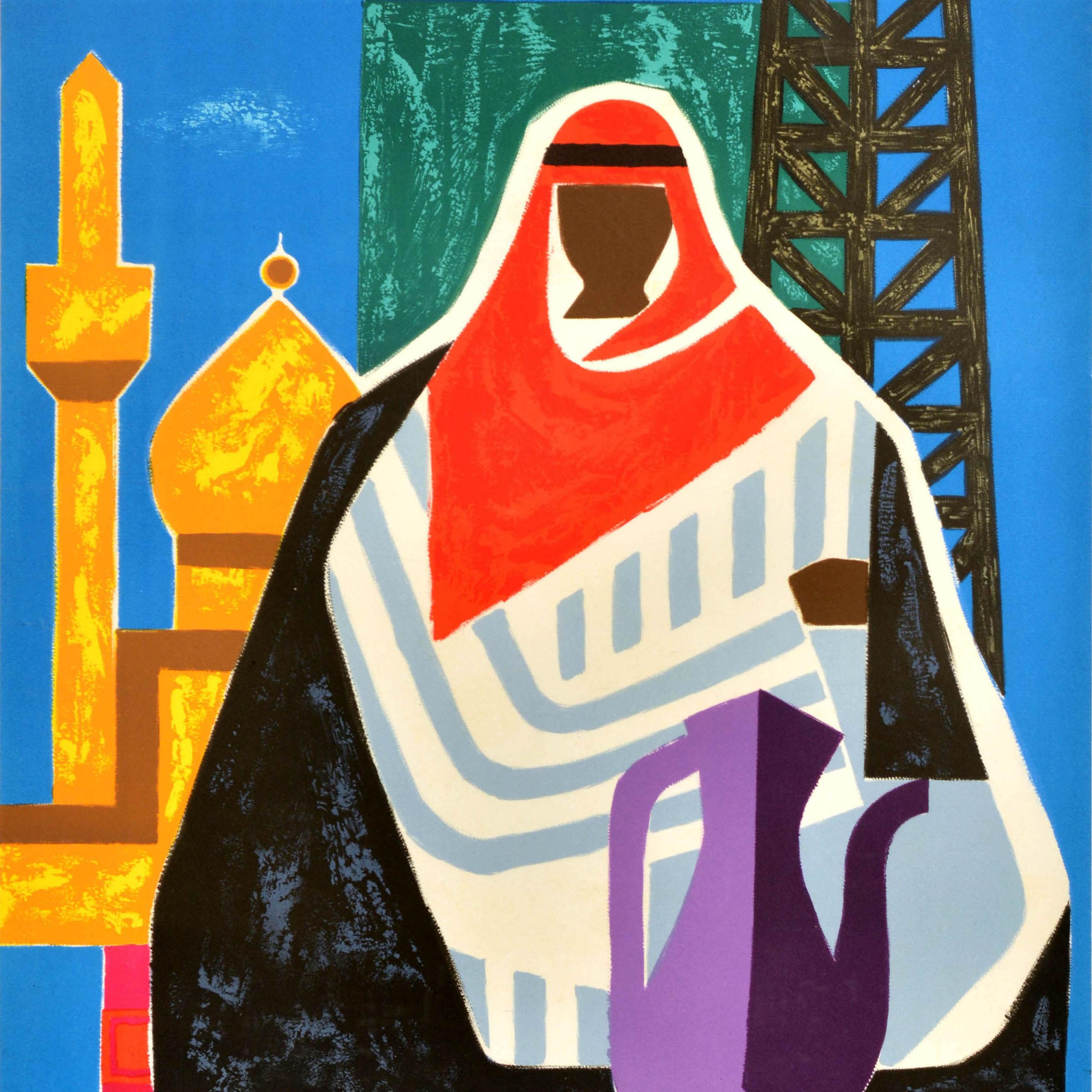 Affiche publicitaire originale d'Air France pour le Proche-Orient, avec une image colorée de Guy Georget (1911-1992) représentant un personnage vêtu d'un vêtement traditionnel avec les minarets d'une mosquée et une plate-forme pétrolière à