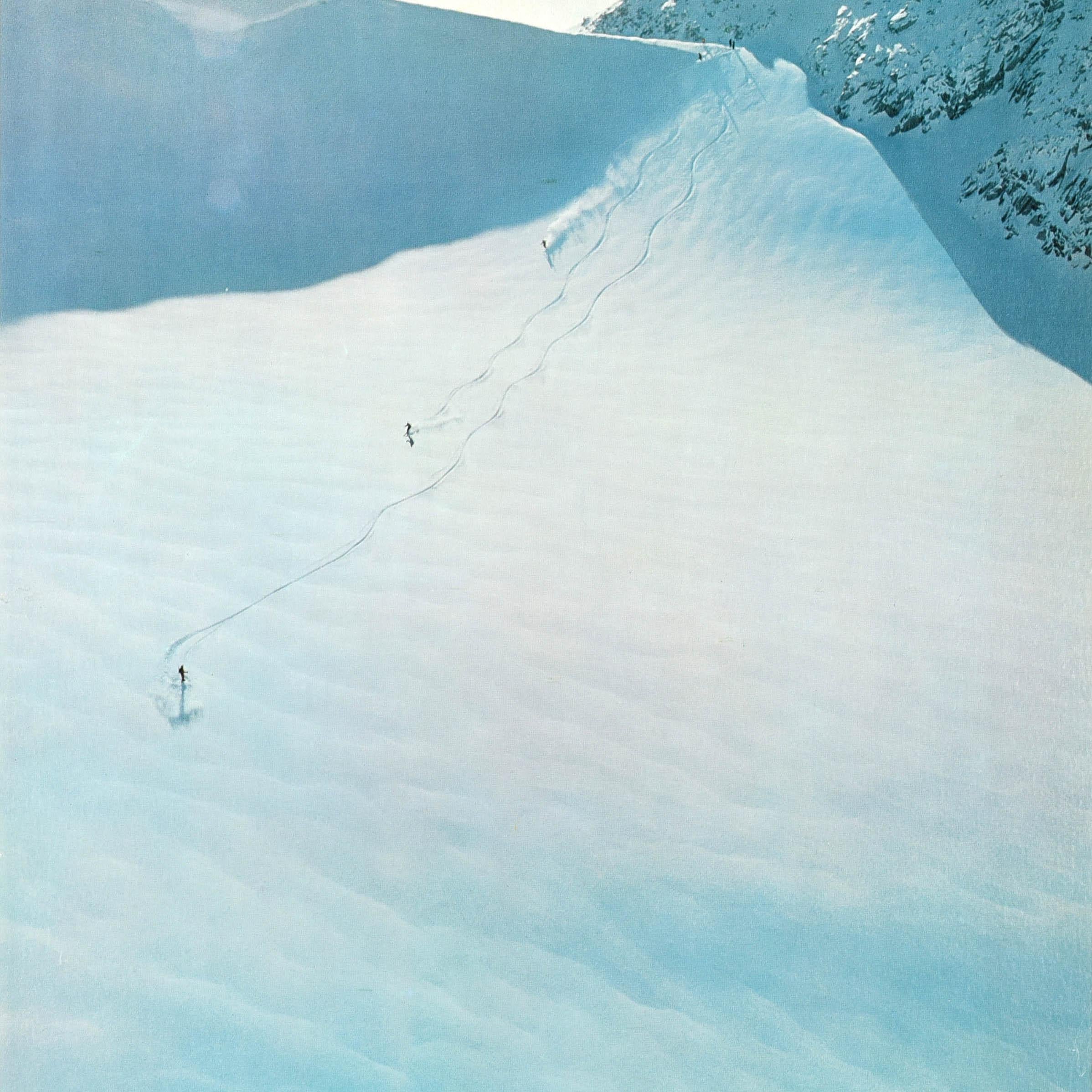 Original Vintage Travel Poster Canada Ski Slope Winter Sports Mountain Skiing In Good Condition For Sale In London, GB