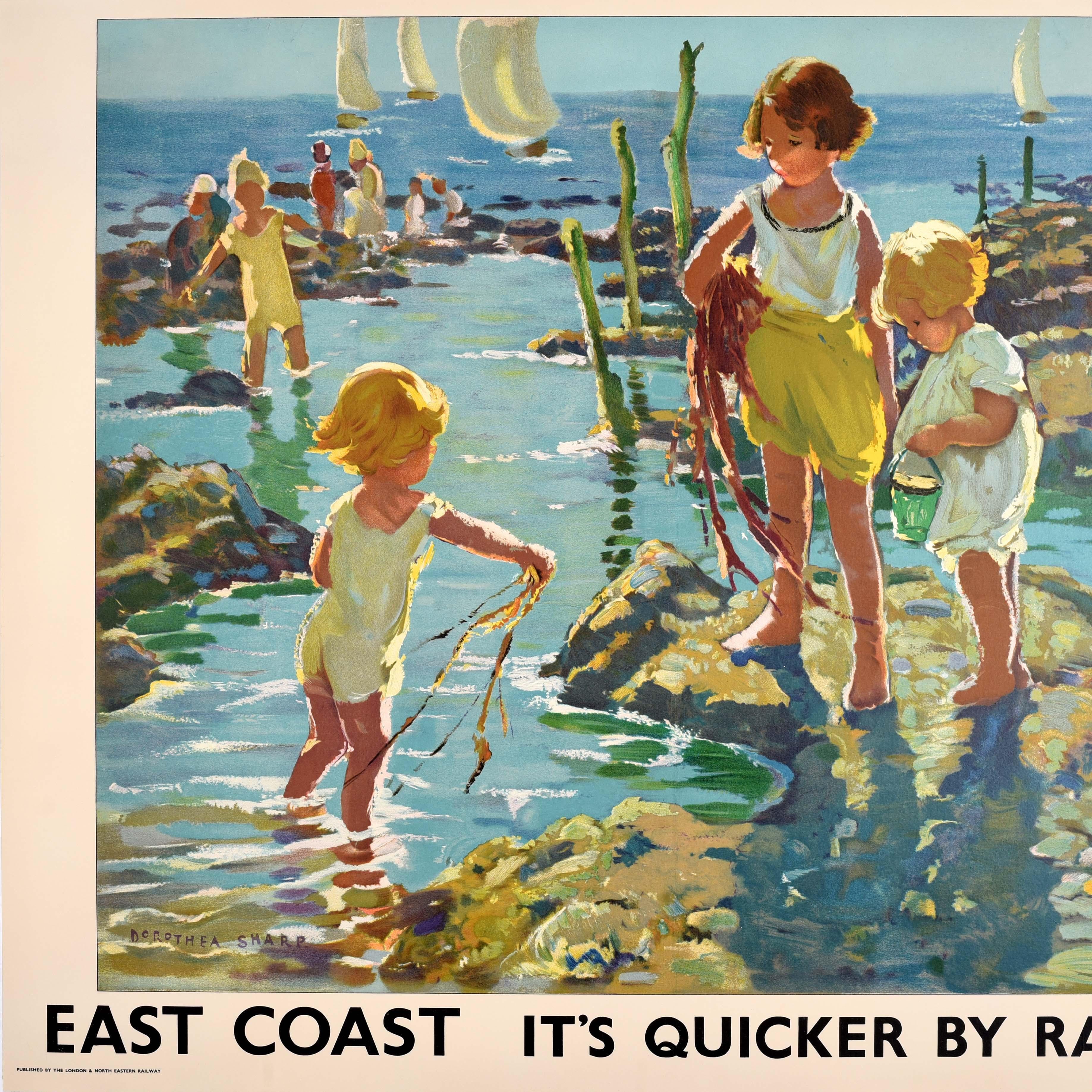 Britannique Affiche rétro originale de voyage « East Coast Quicker By Rail » (LNER) Dorothea Sharp en vente