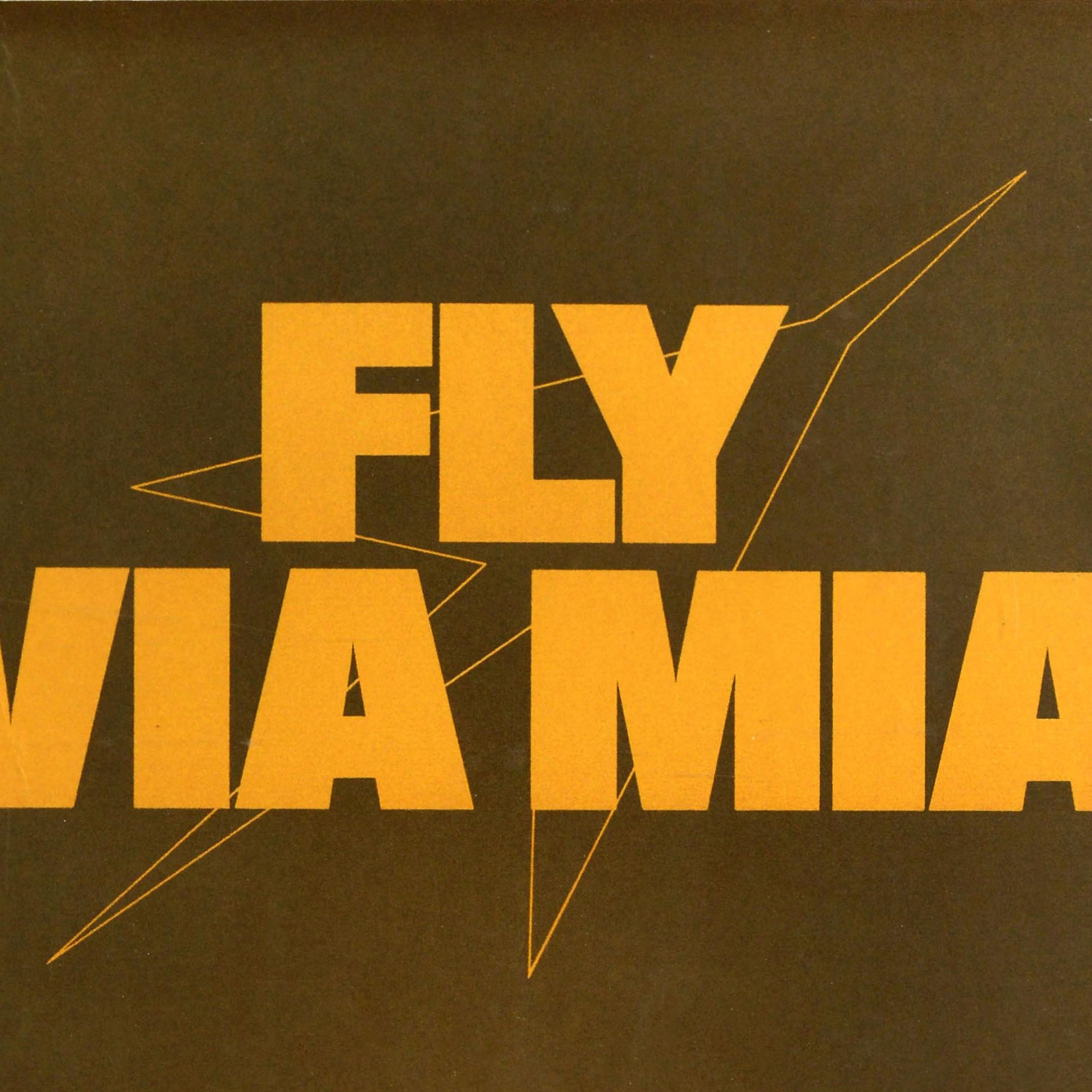 Affiche de voyage originale Fly Via Mia Manchester International Airport Bon état - En vente à London, GB