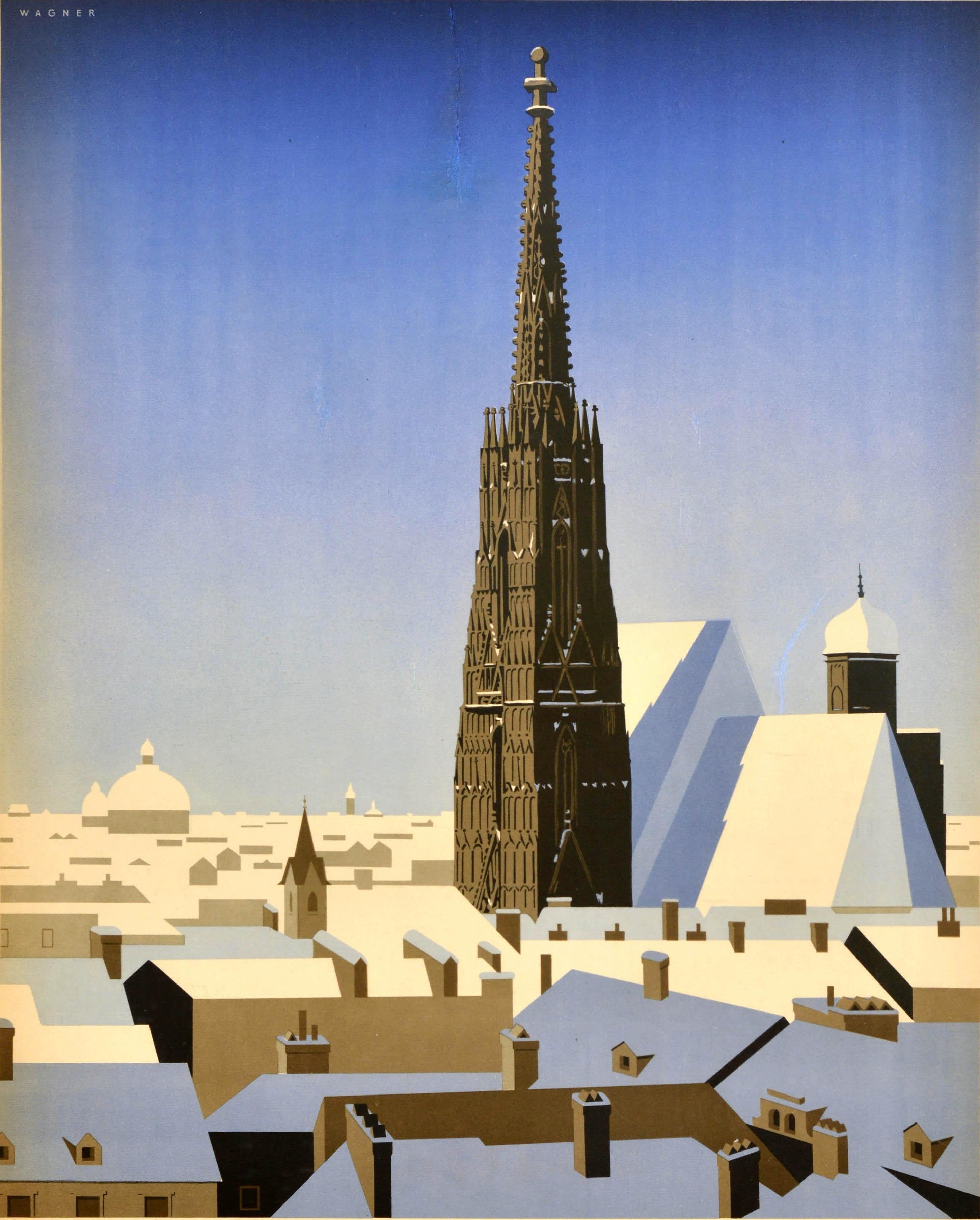 Original vintage Reiseplakat - Im Winter nach Wien - mit einer atemberaubenden Ansicht der schneebedeckten Hausdächer und Kirchenkuppeln der Stadt mit dem 136 Meter hohen Südturm (Spitzname Steffi) des historischen gotischen Stephansdoms, der in den