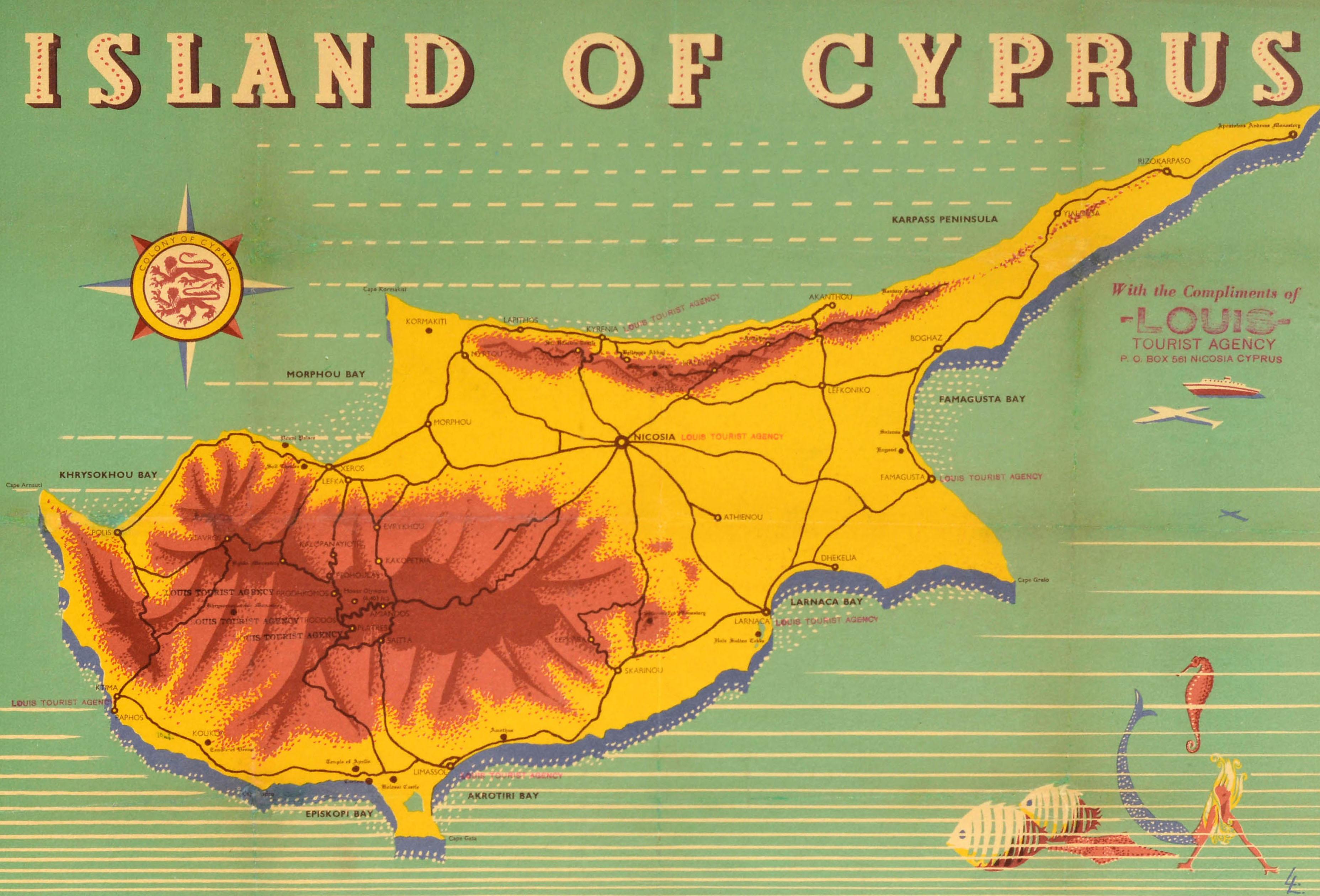 Originale poster di viaggio d'epoca per l'isola di Cipro, con una mappa dell'antico e storico paese insulare nel Mar Mediterraneo che indica le varie città, le catene montuose e le baie, tra cui la Baia di Larnaca e Larnaca, Limassol e la Baia di
