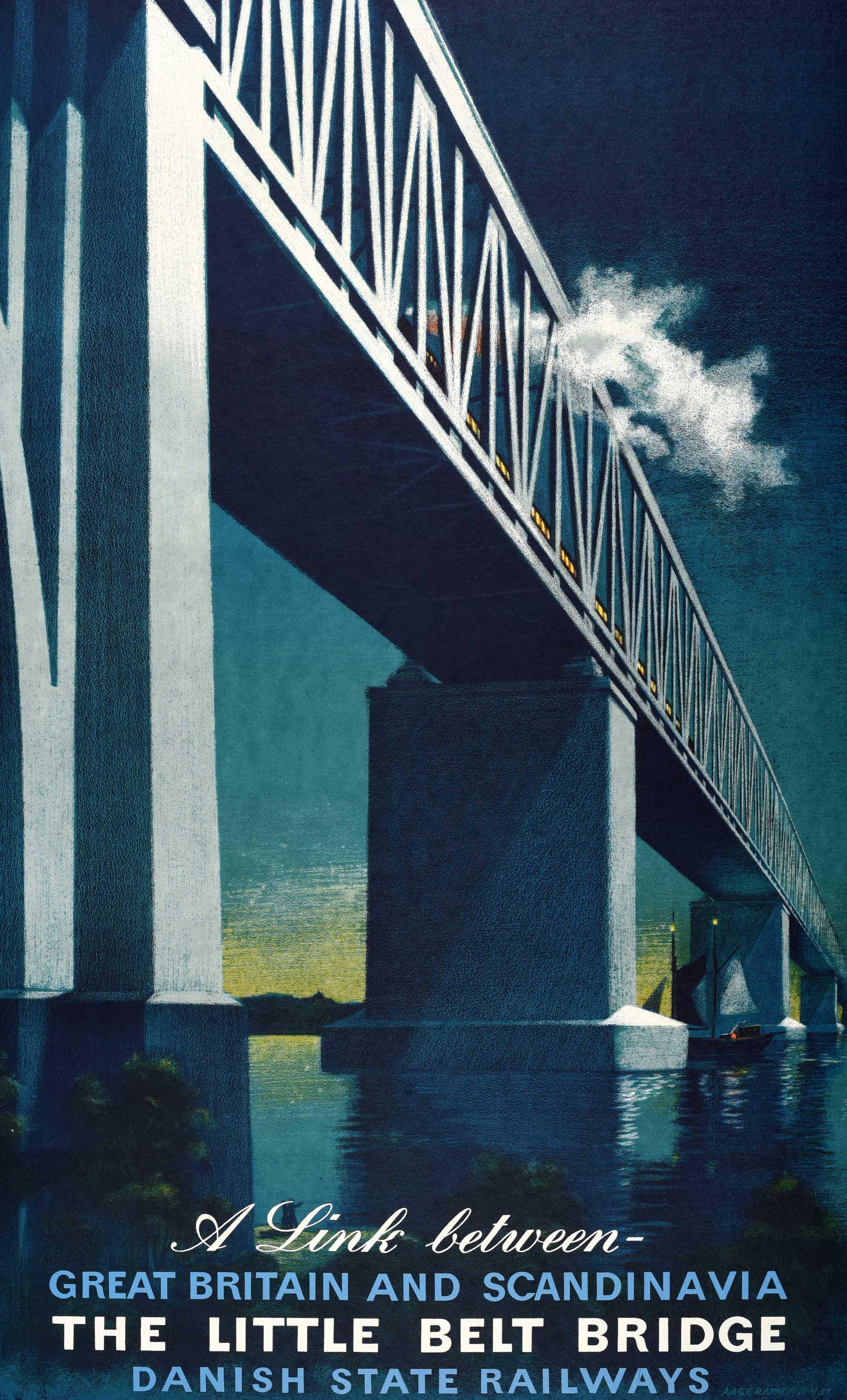 Cartel de viaje original de época - Un enlace entre Gran Bretaña y Escandinavia El Puente del Pequeño Belt Ferrocarriles Estatales Daneses - con un gran diseño de Aage Rasmussen (1913-1975) que representa una vista nocturna del puente con un velero
