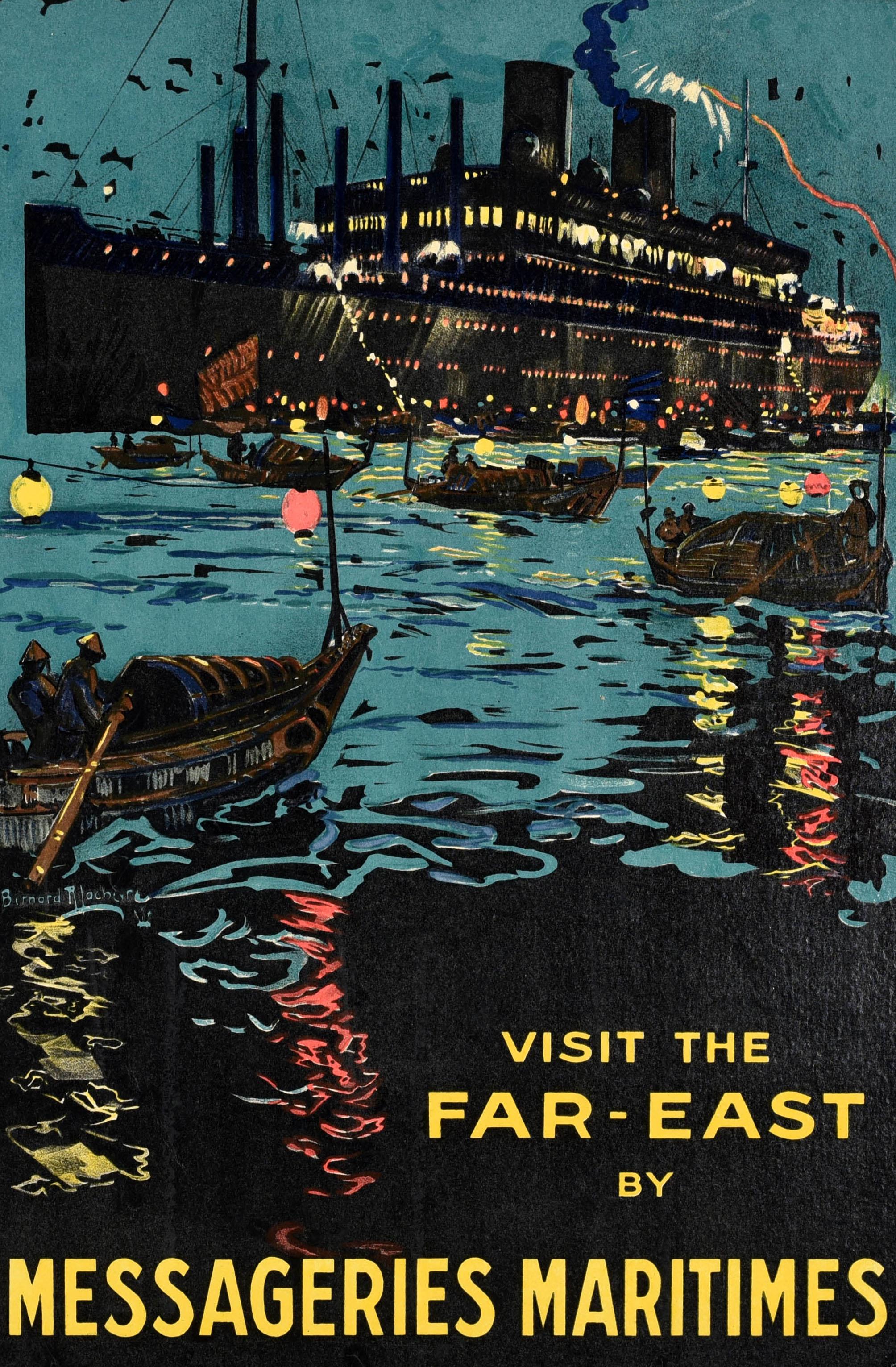 Originalplakat für eine Kreuzfahrt nach Asien - Visit the Far East von Messageries Maritimes - mit einem Kunstwerk von Bernard Lachevre (1885-1950) eines nächtlichen Ozeandampfers, auf dem sich die Lichter an Bord auf dem Meer spiegeln, und
