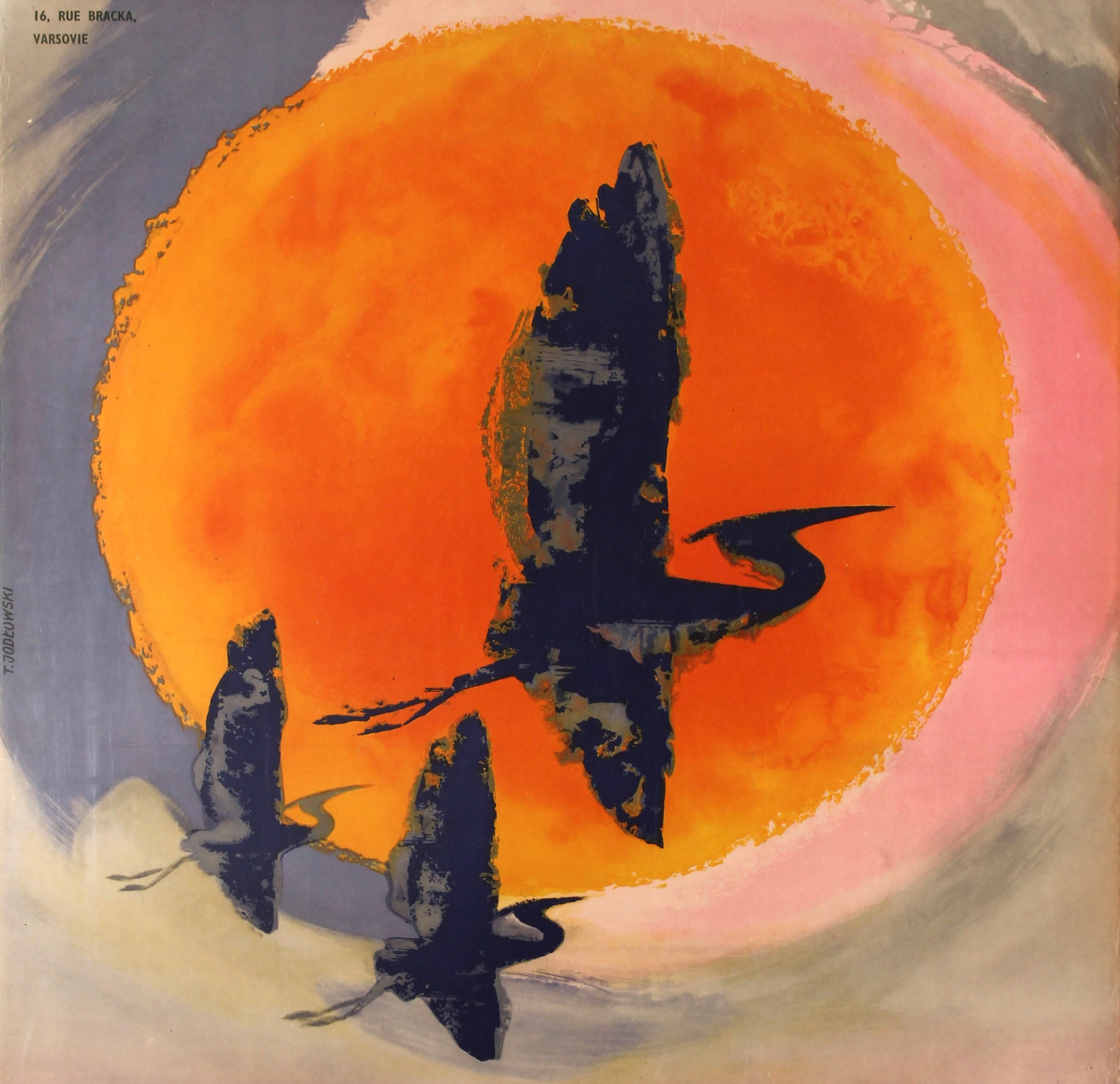 Original vintage travel poster for Poland where you can really relax / Pour vous relaxer venez en Pologne featuring stunning artwork by the Polish artist Tadeusz Jodłowski (1925-2015) depicting three birds flying in front of a blazing sun with the