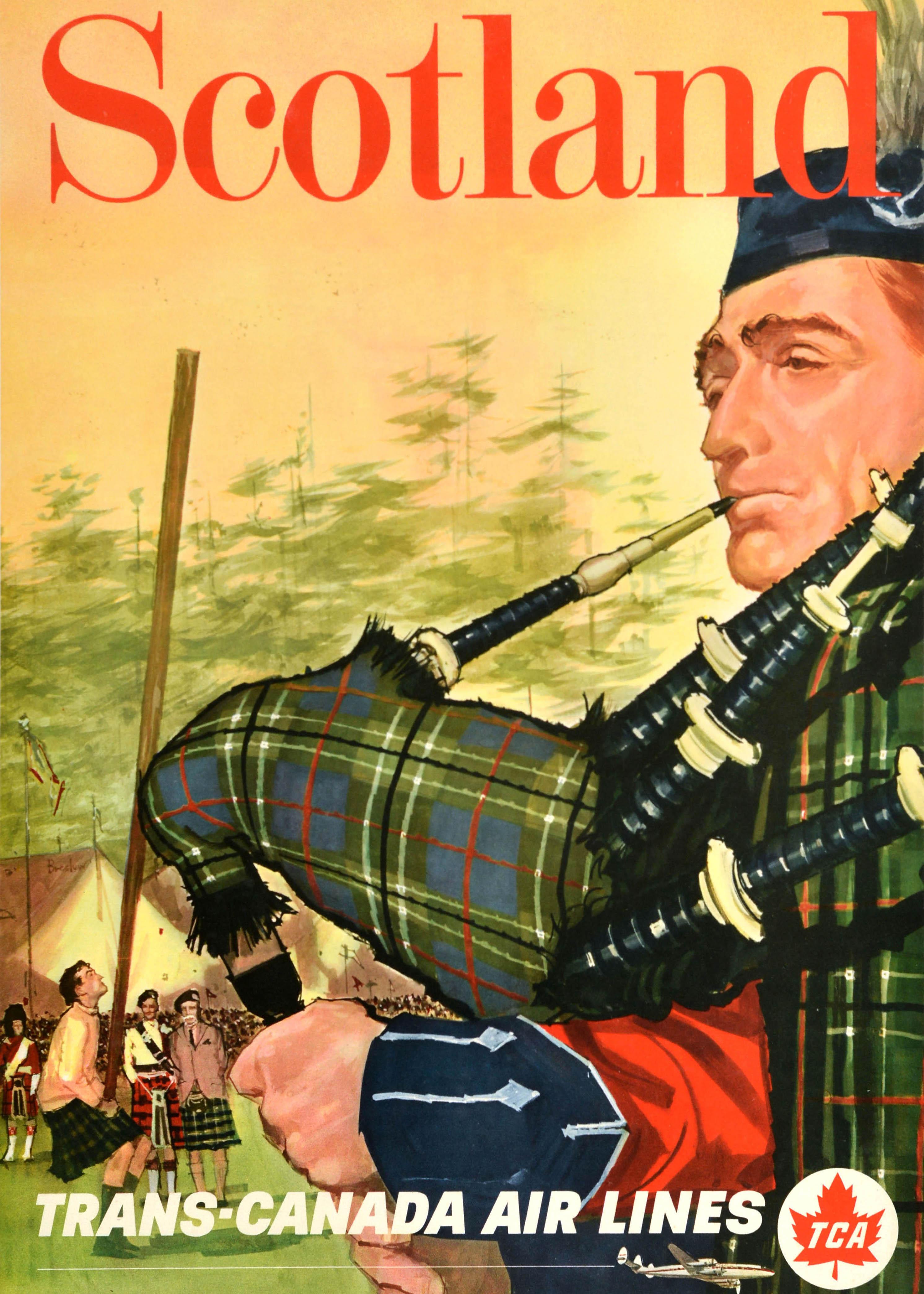 Original-Reiseplakat für Schottland, herausgegeben von Trans-Canada Air Lines TCA, mit einem Musiker in traditioneller Tartan-Kleidung, der Dudelsack spielt, und einem Mann im Kilt, der an einem Caber-Toss-Wettbewerb teilnimmt und dabei ist, eine