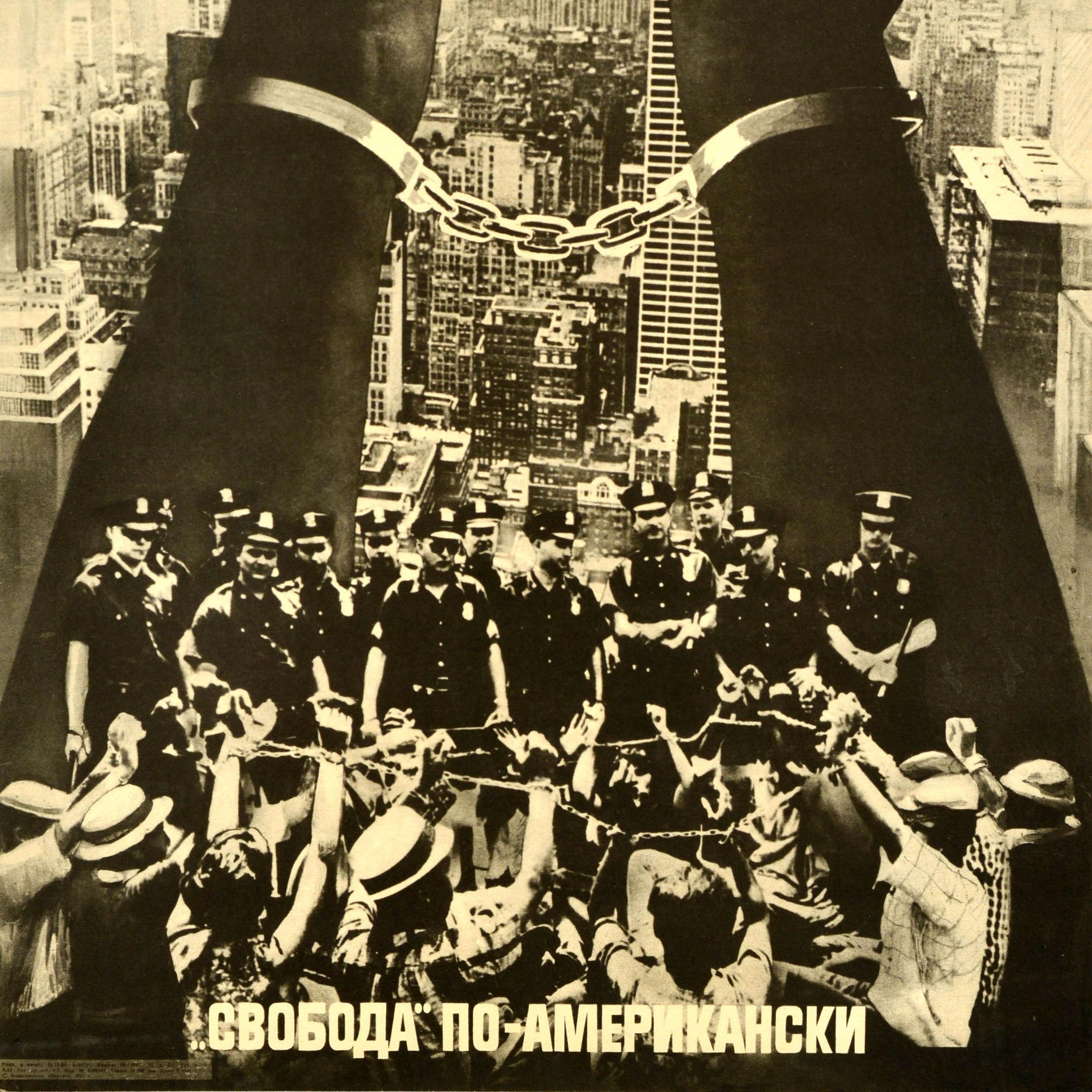Poster di propaganda originale dell'URSS d'epoca contro la polizia americana, la libertà e il razzismo In condizioni buone in vendita a London, GB