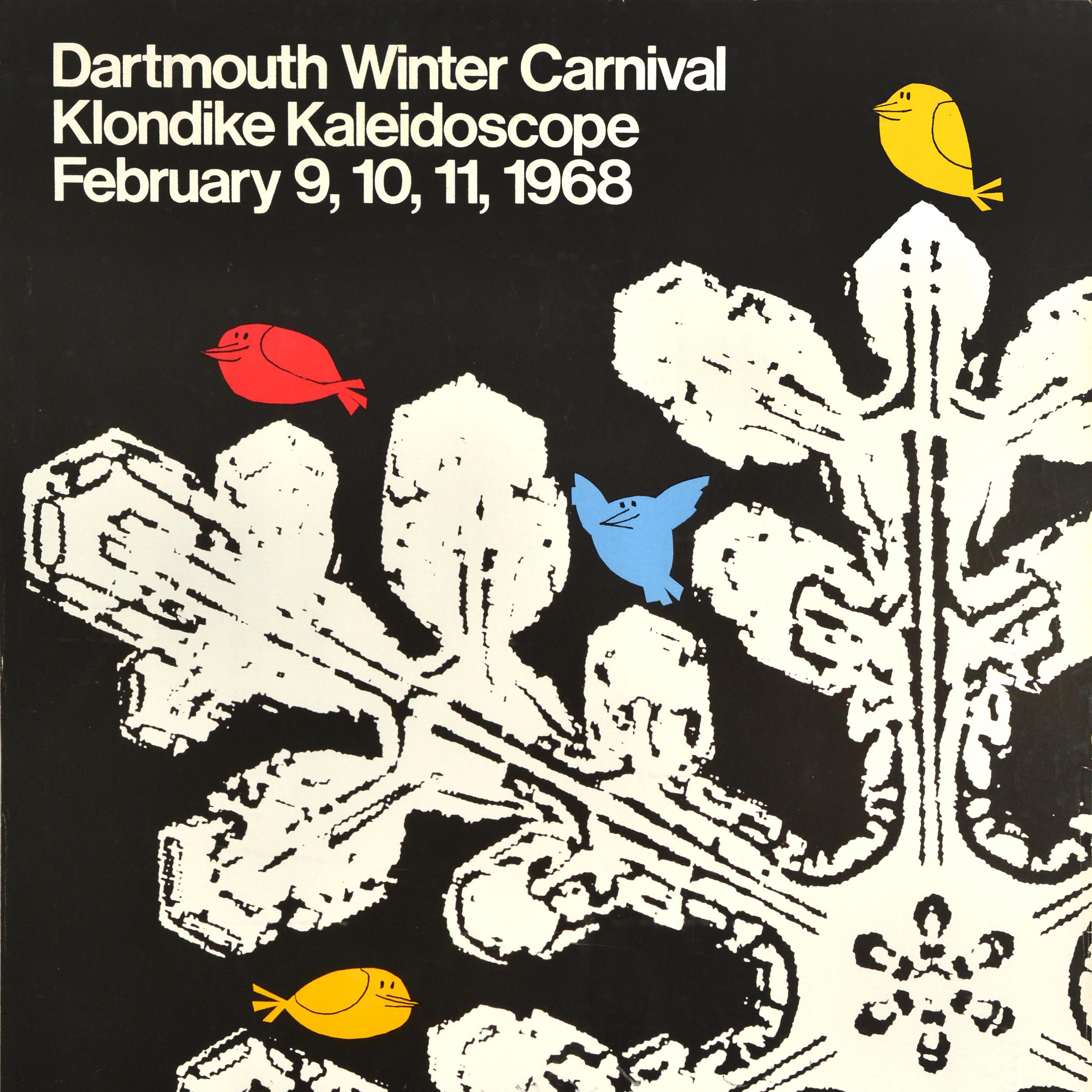 Poster sciistico originale d'epoca - Dartmouth Winter Carnival Klondike Kaleidoscope - tenutosi il 9, 10 e 11 febbraio 1968 con un grande disegno grafico che raffigura uccelli blu, rossi e gialli che volano e sono appollaiati su un dettaglio di un