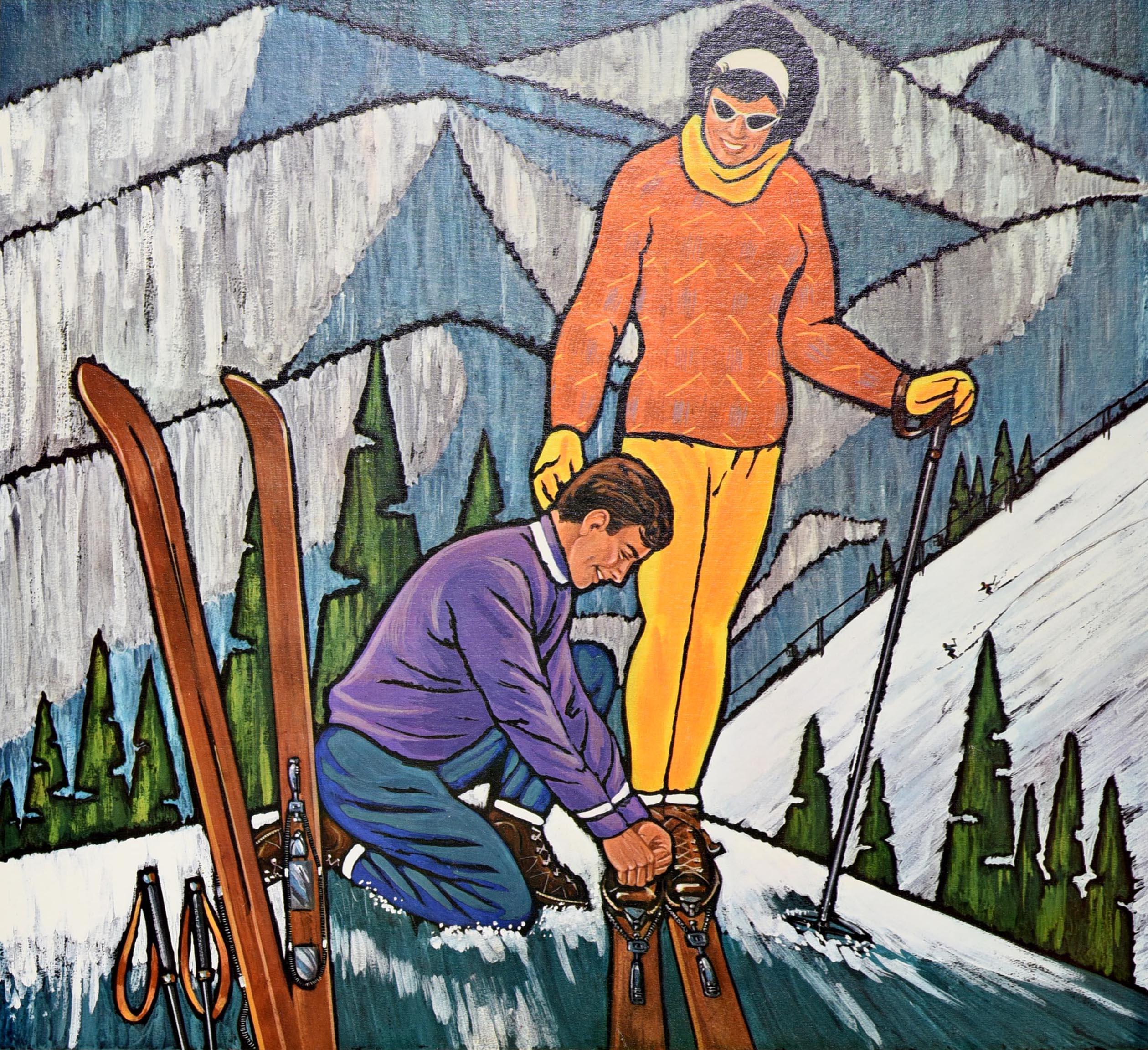 Poster di viaggio originale d'epoca dedicato agli sport invernali e allo sci - Winter Pleasure! in the Black Hills of South Dakota - con una colorata opera d'arte di metà secolo che raffigura un uomo che aiuta una signora a mettersi gli sci in cima