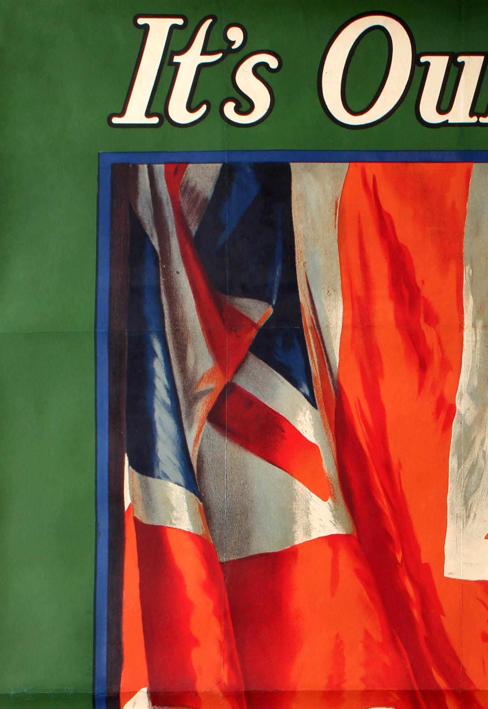Originales antikes britisches Rekrutierungsplakat für den Ersten Weltkrieg mit einem Gemälde der Union-Jack-Flagge in einem blauen Rahmen und grünem Rand, der stilisierte Text in Weiß und Schwarz oben und unten - It's our flag Fight for it Work for