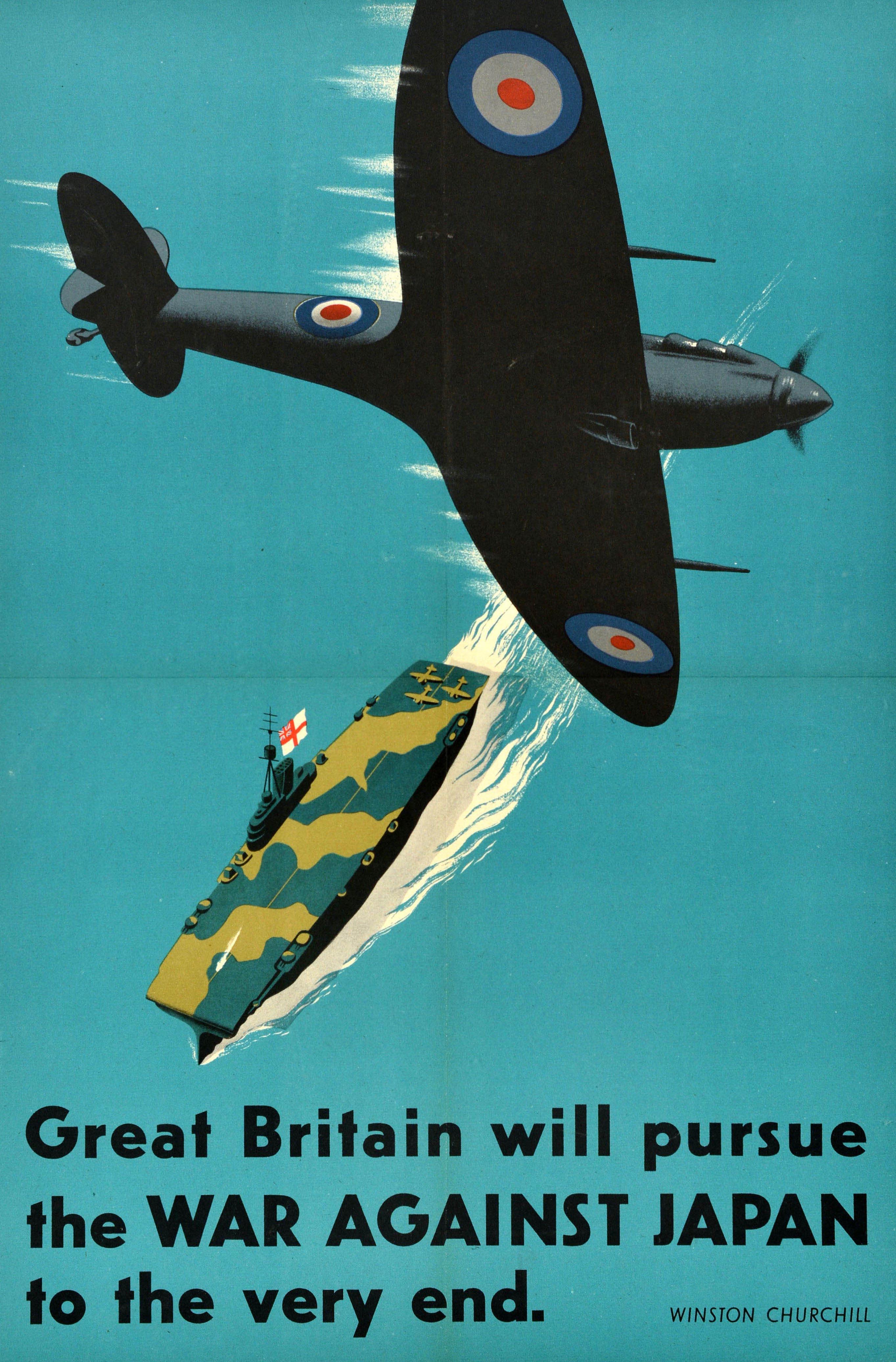 Affiche vintage originale de la Seconde Guerre mondiale représentant un avion de la RAF Royal Air Force volant à grande vitesse au-dessus d'un navire de guerre de la Royal Navy en tenue de camouflage arborant un drapeau White Ensign, la citation de