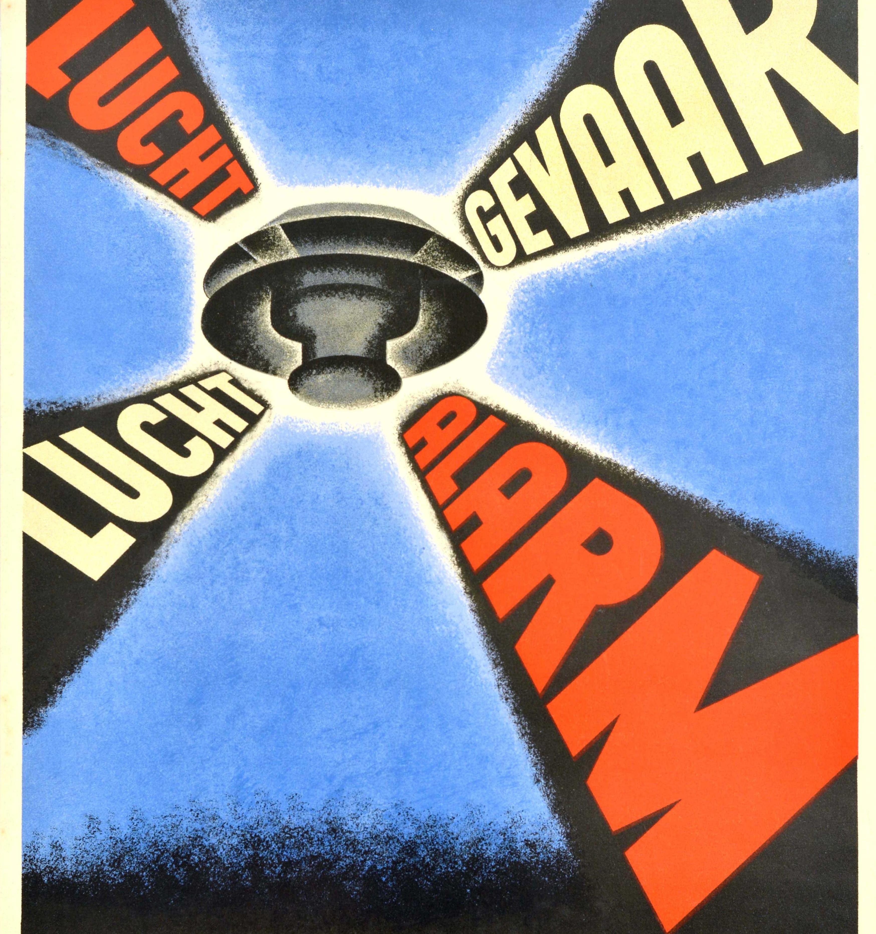 Original Vintage WWII Poster Air Raid Be Vigilant War Netherlands Luchtalarm Art In Good Condition In London, GB