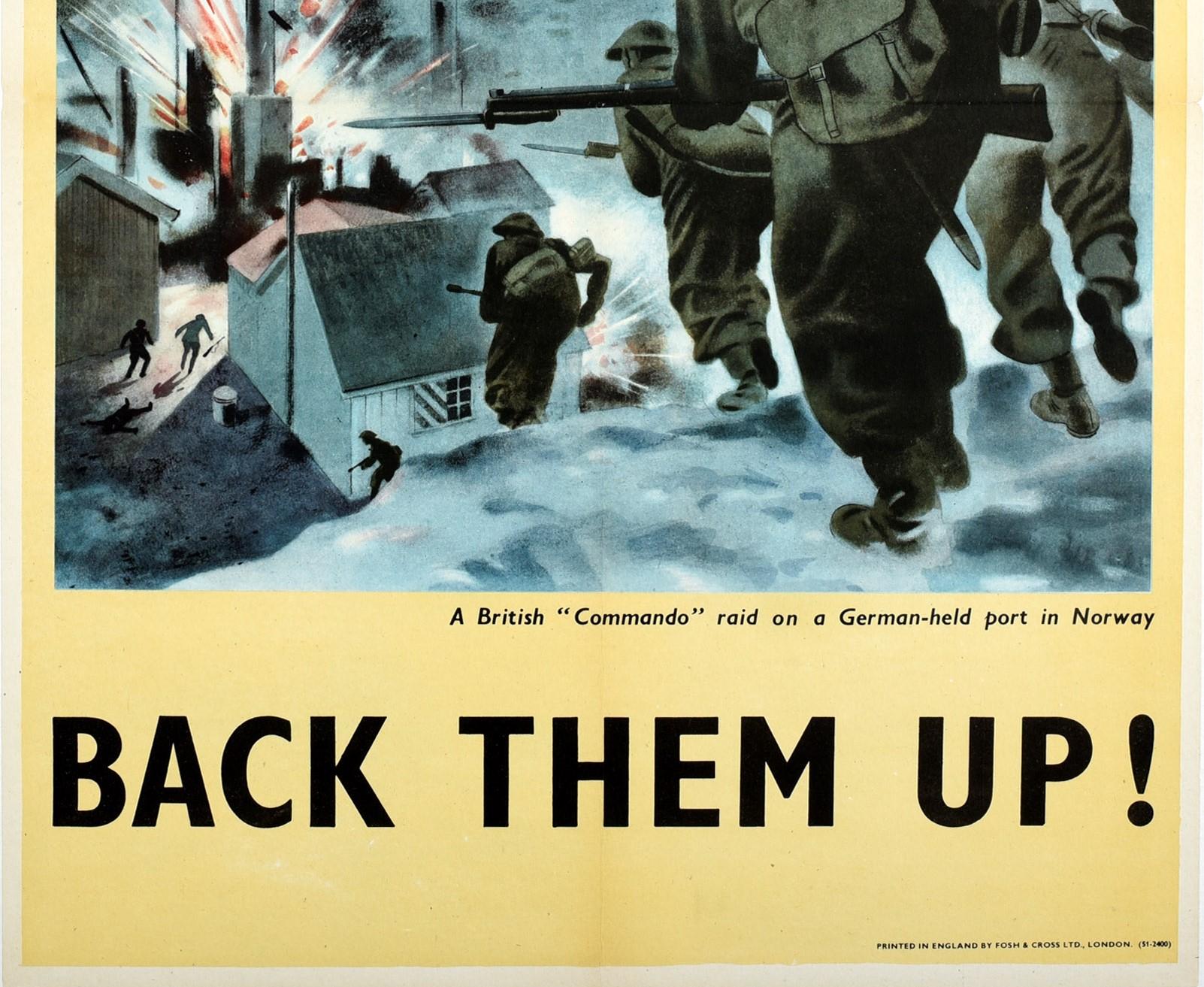 Original Vintage-WWII-Poster, „Back Them Up“, Britischer Commando auf einem Norwegener Hafen, Original im Zustand „Gut“ im Angebot in London, GB