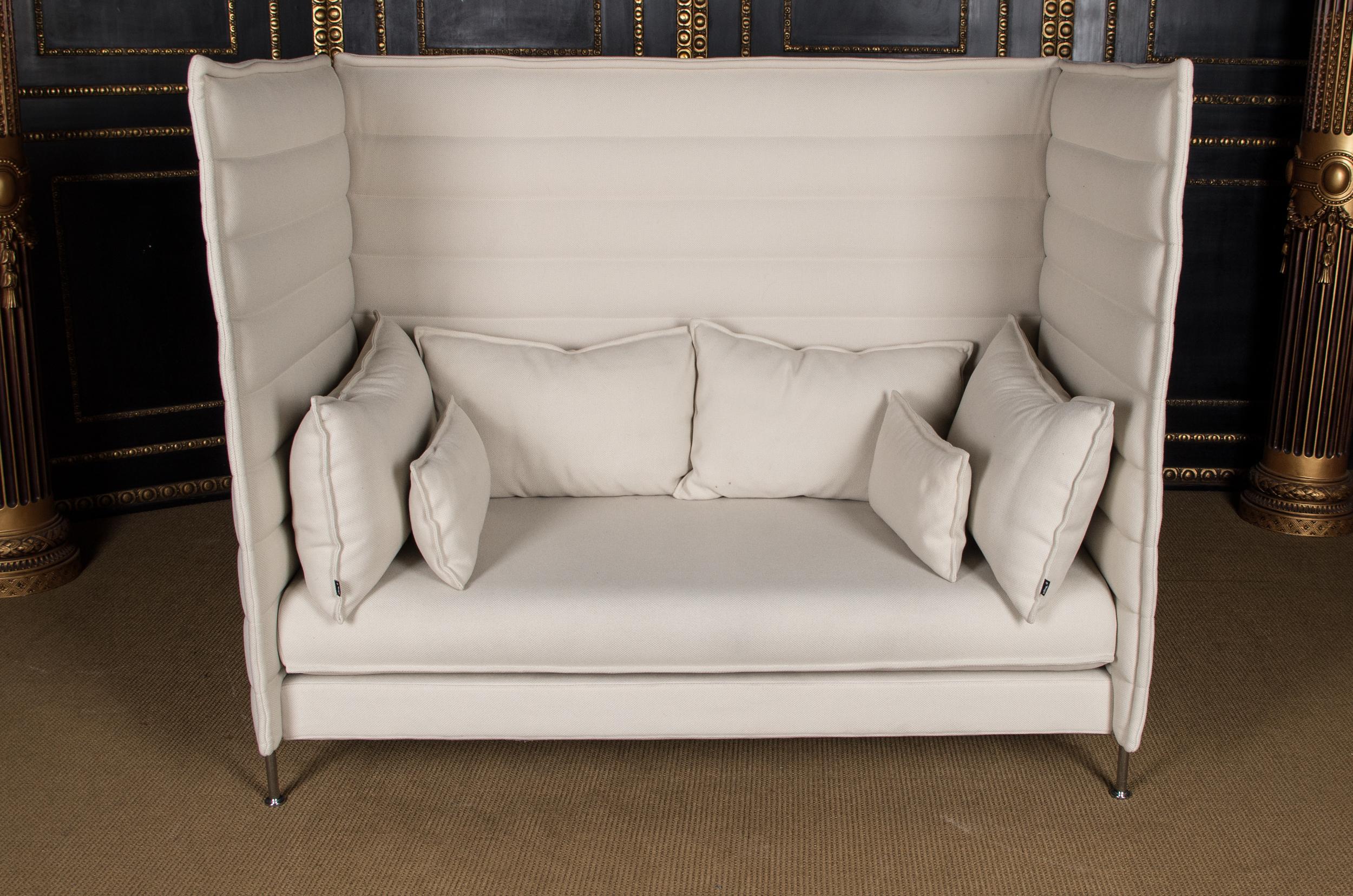 • Alcove high back system
• extremely high side and back panels
• Support structure: tubular steel frame with belt padding
• Body: very high back and side panels for optical and acoustic screening, with integrated MDF board, connected by