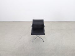 Original Vitra Charles & Ray Eames Stuhl EA 108 Leder schwarz