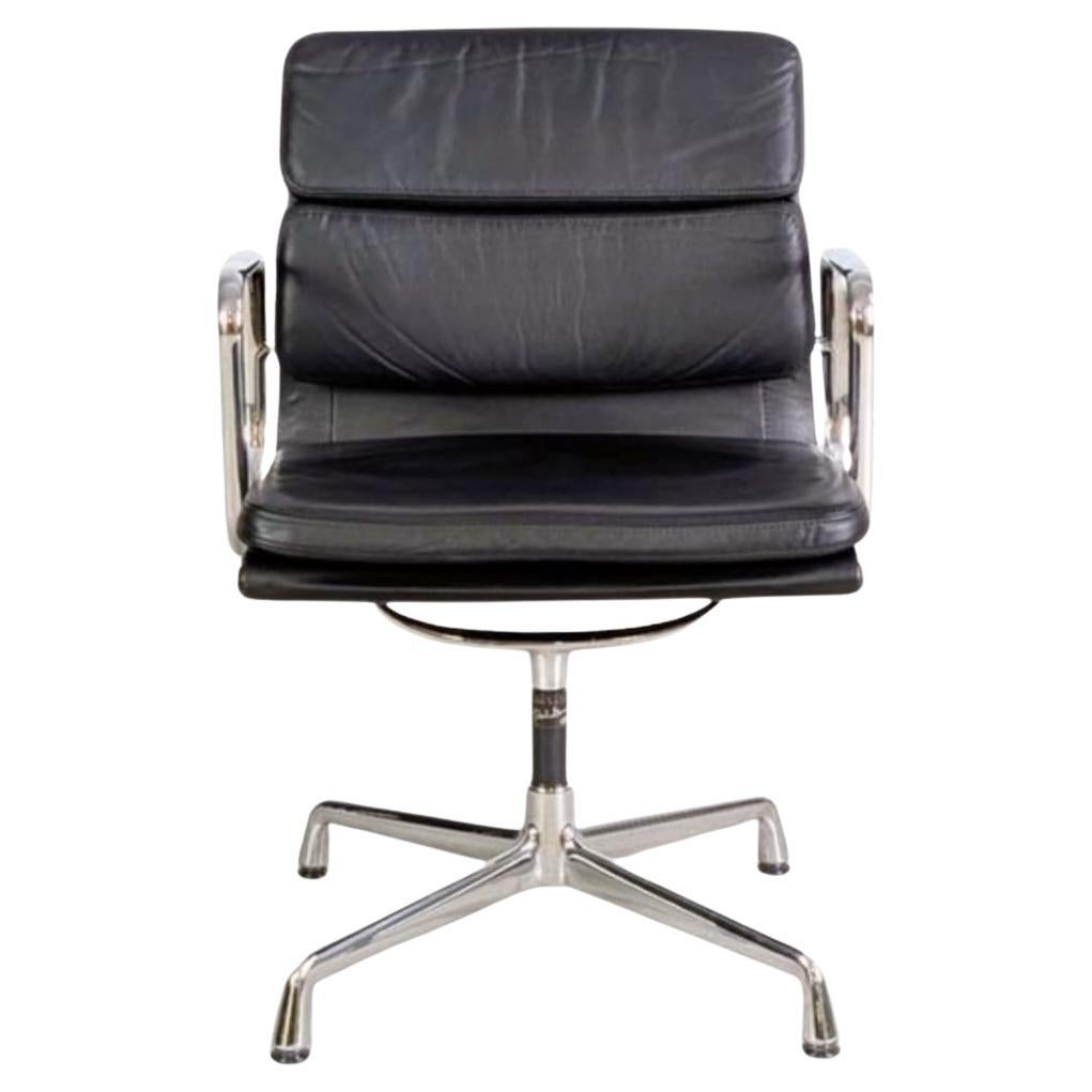 Original Vitra EA 208 soft pad schwarz Leder Stuhl Charles Eames im Angebot