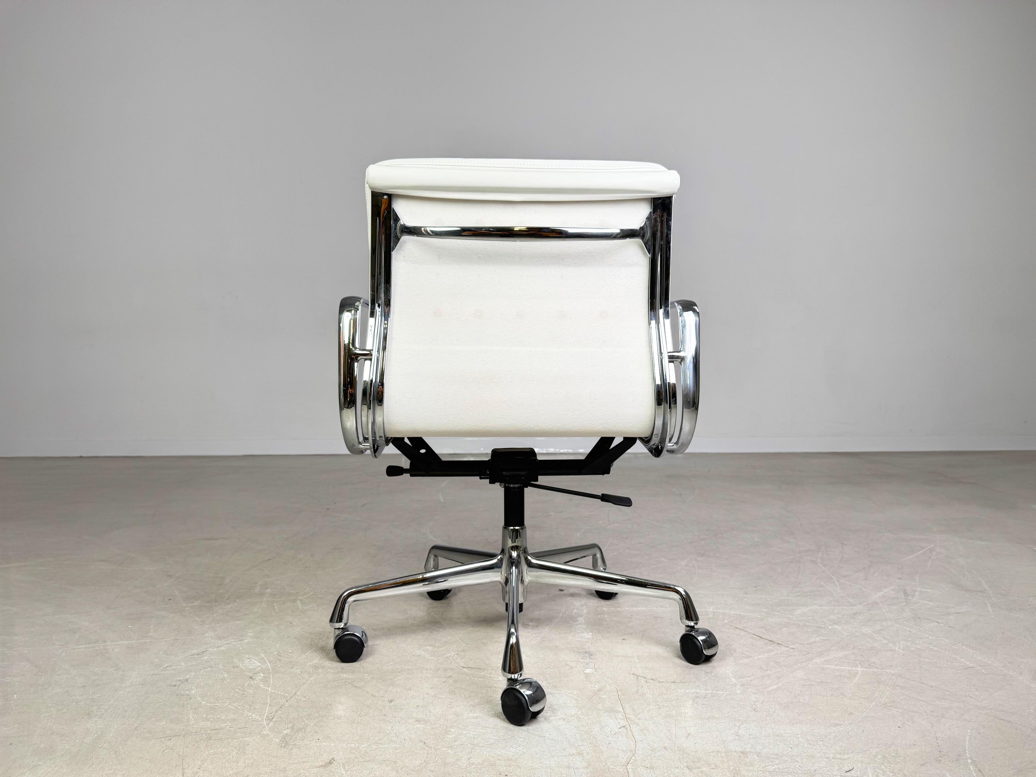 Original Vitra EA 217 Bürostuhl Charles Eames leder weiß Chefsessel im Angebot 2