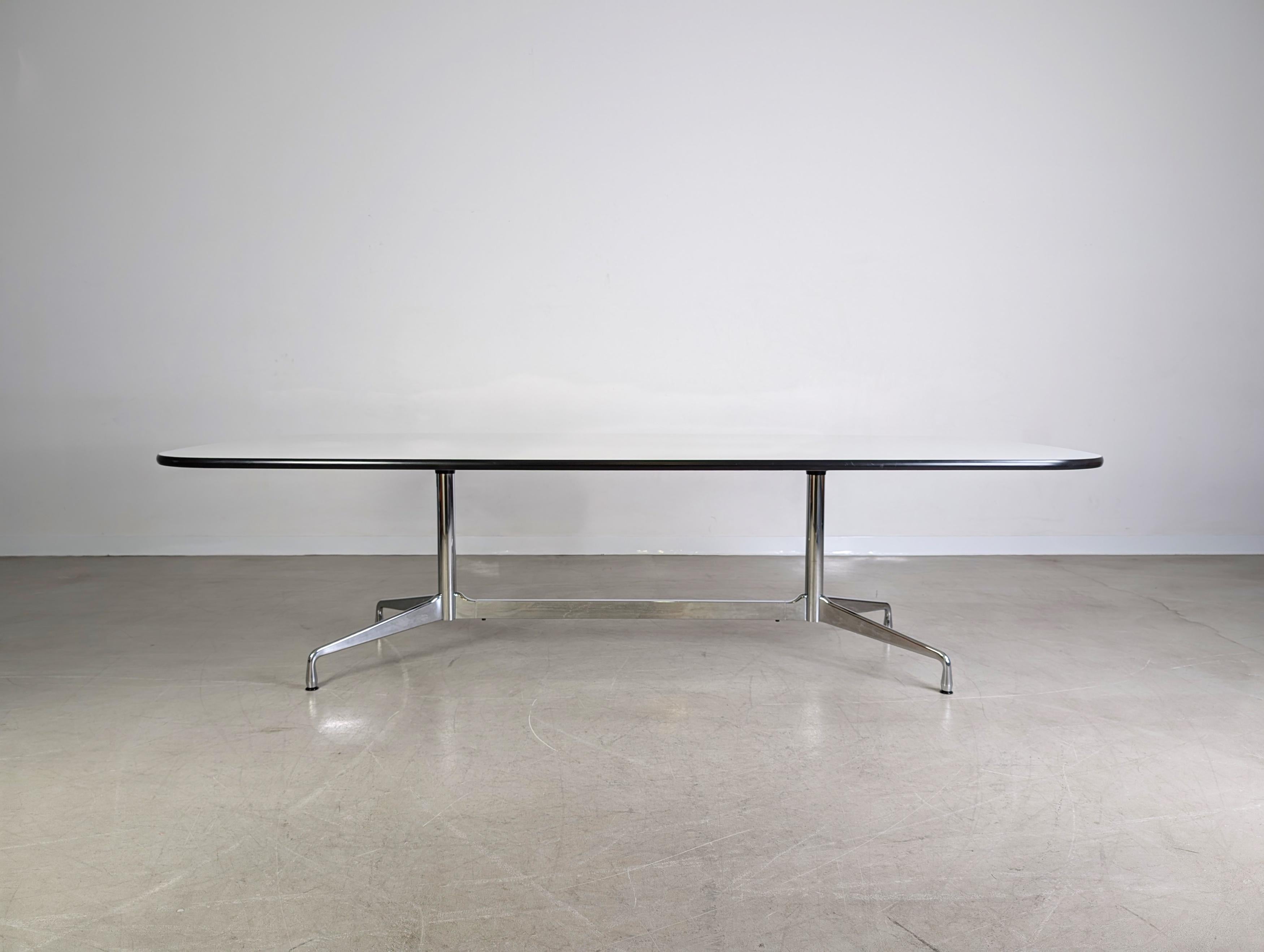 Postmoderne Original Vitra Konferenztisch Charles and Ray Eames Esstisch MwSt en vente