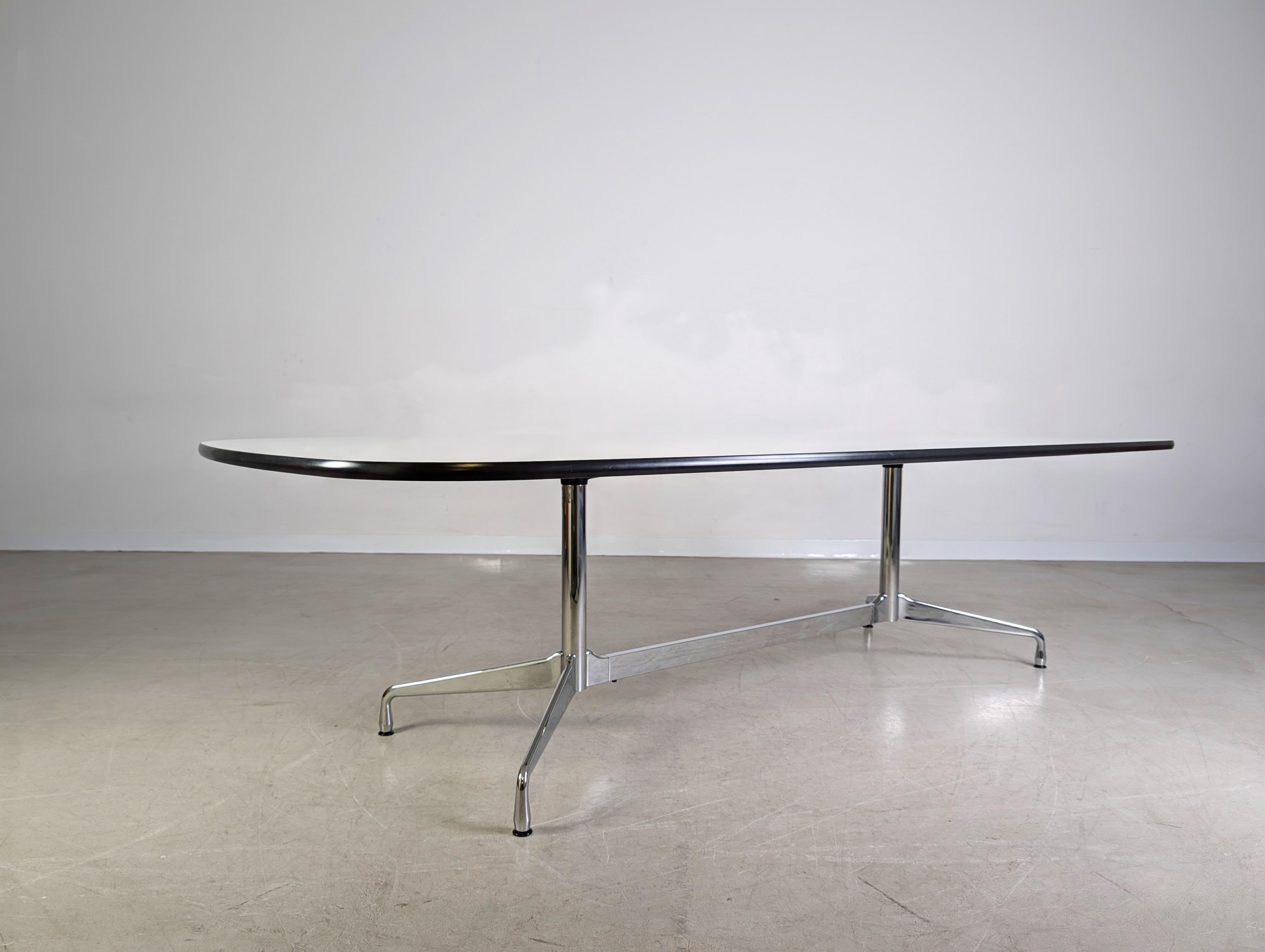Allemand Original Vitra Konferenztisch Charles and Ray Eames Esstisch MwSt en vente