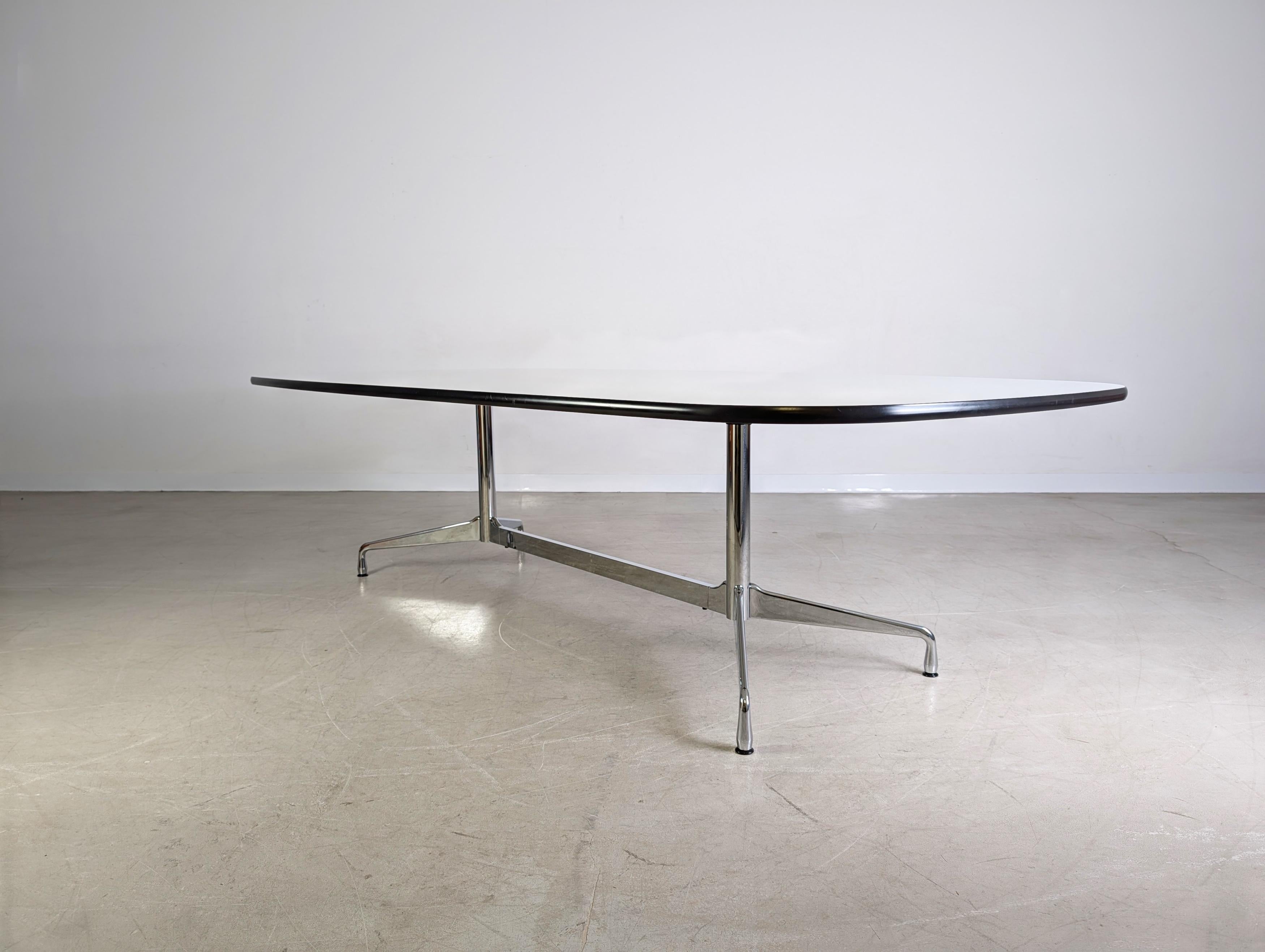 Original Vitra Konferenztisch Charles and Ray Eames Esstisch MwSt Bon état - En vente à Berlin, DE