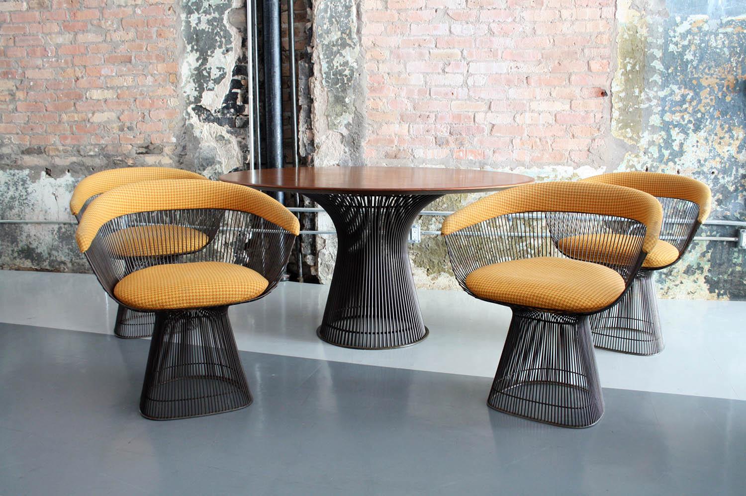 Original Walnut and Bronze Dining Set with 4 Chairs by Warren Platner for Knoll In Good Condition In Chicago, IL