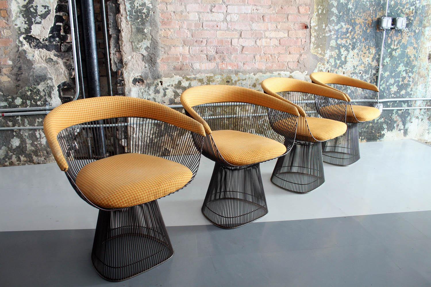 Mid-20th Century Original Walnut and Bronze Dining Set with 4 Chairs by Warren Platner for Knoll