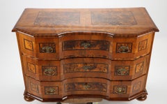 Original Walnut Chest of Drawers with Inlaid Top