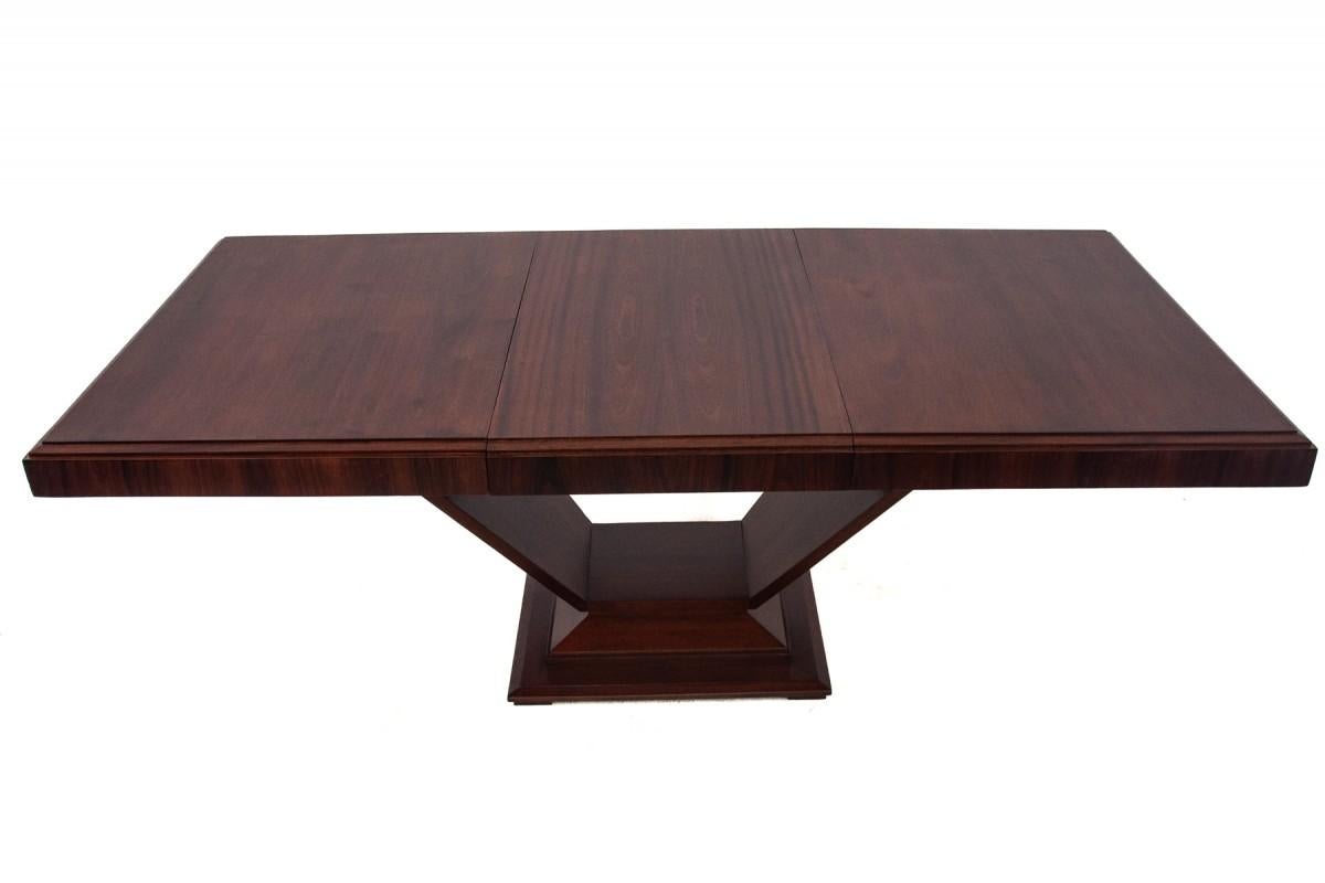 Original walnut extendable table, designed by Louis Majorelle, with 6 Art Deco c For Sale 11