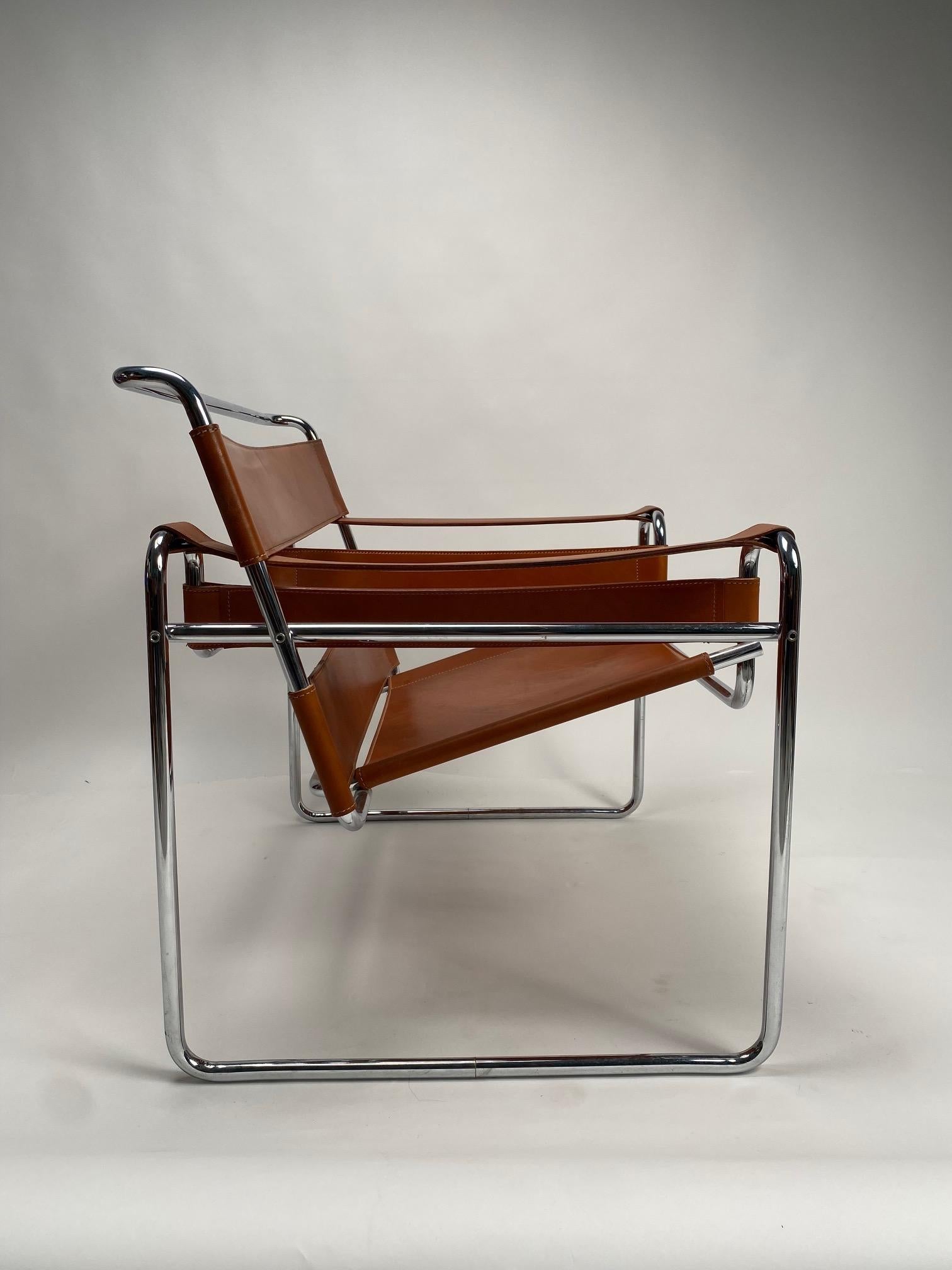 Marcel Breuer, Wassilly Armchair for Gavina, Vintage Original Version, Italy 1970s

The Wassily armchair, one of the most iconic and sophisticated Bauhaus armchairs, designed by Marcel Breuer in 1925-1926, also known as the 'B3' chair. 