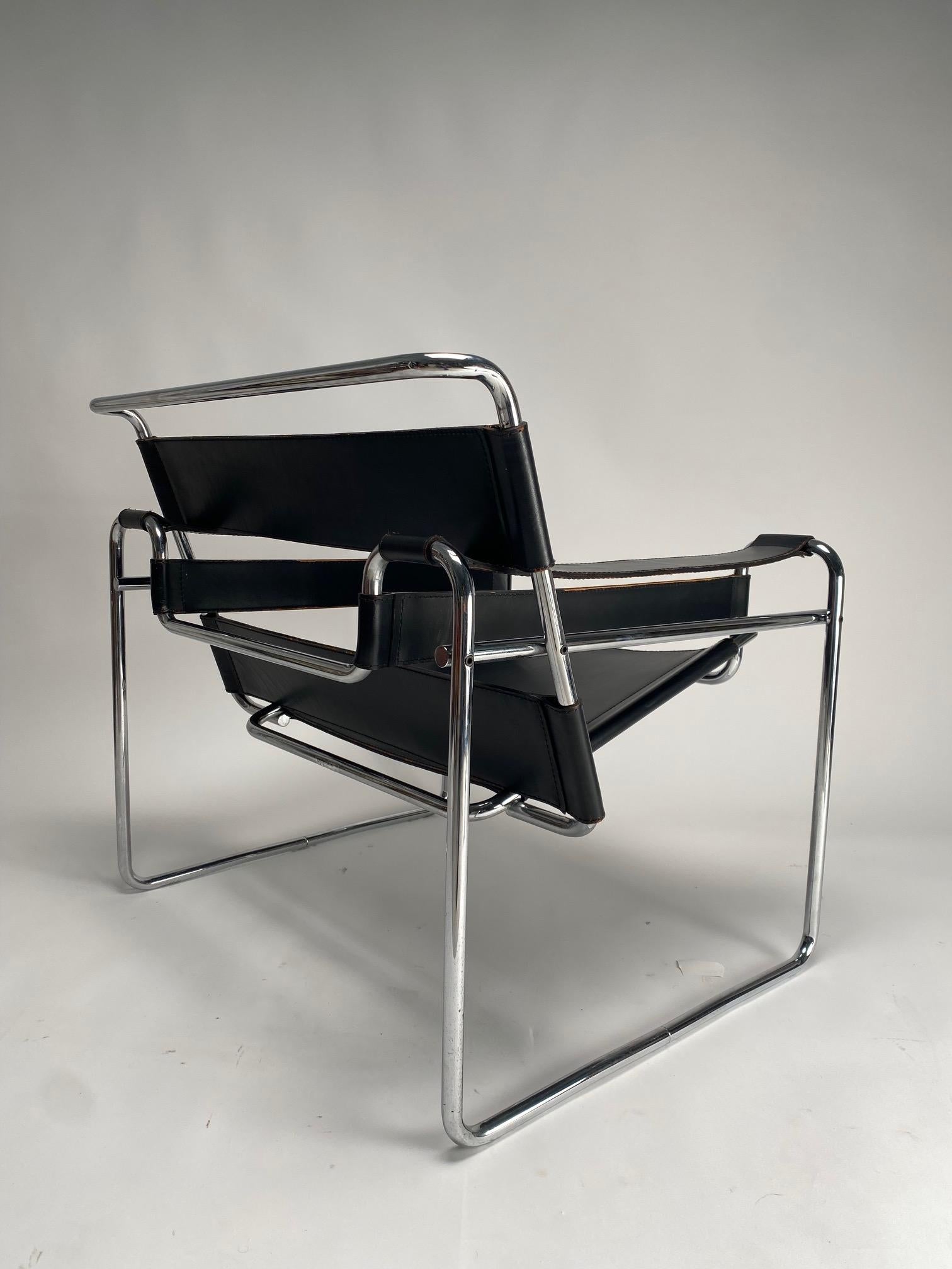 Original Wassilly Armchairs by Marcel Breuer for Gavina, 1970s (Signed) For Sale 3