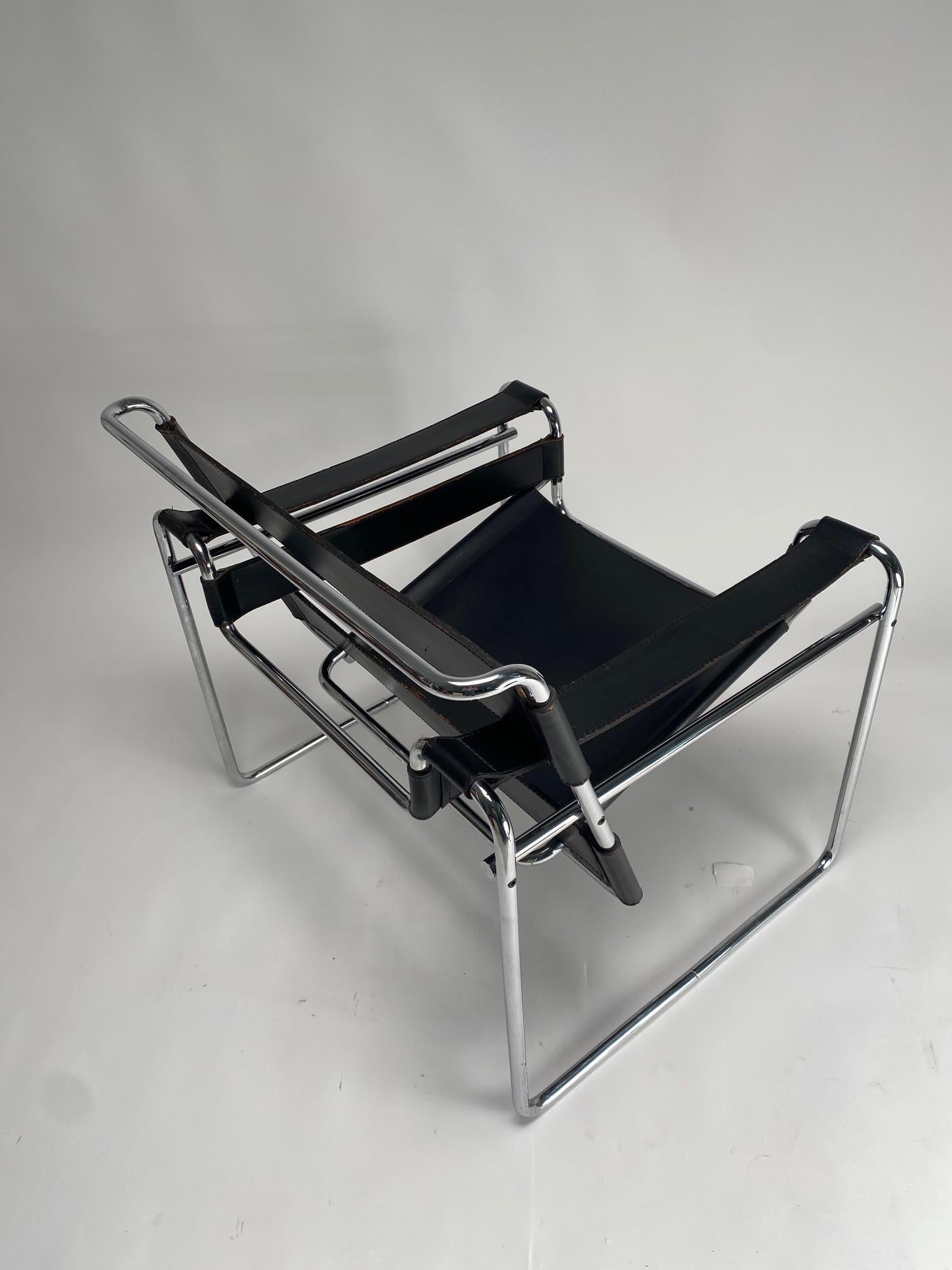 Original Wassilly Armchairs by Marcel Breuer for Gavina, 1970s (Signed) For Sale 3