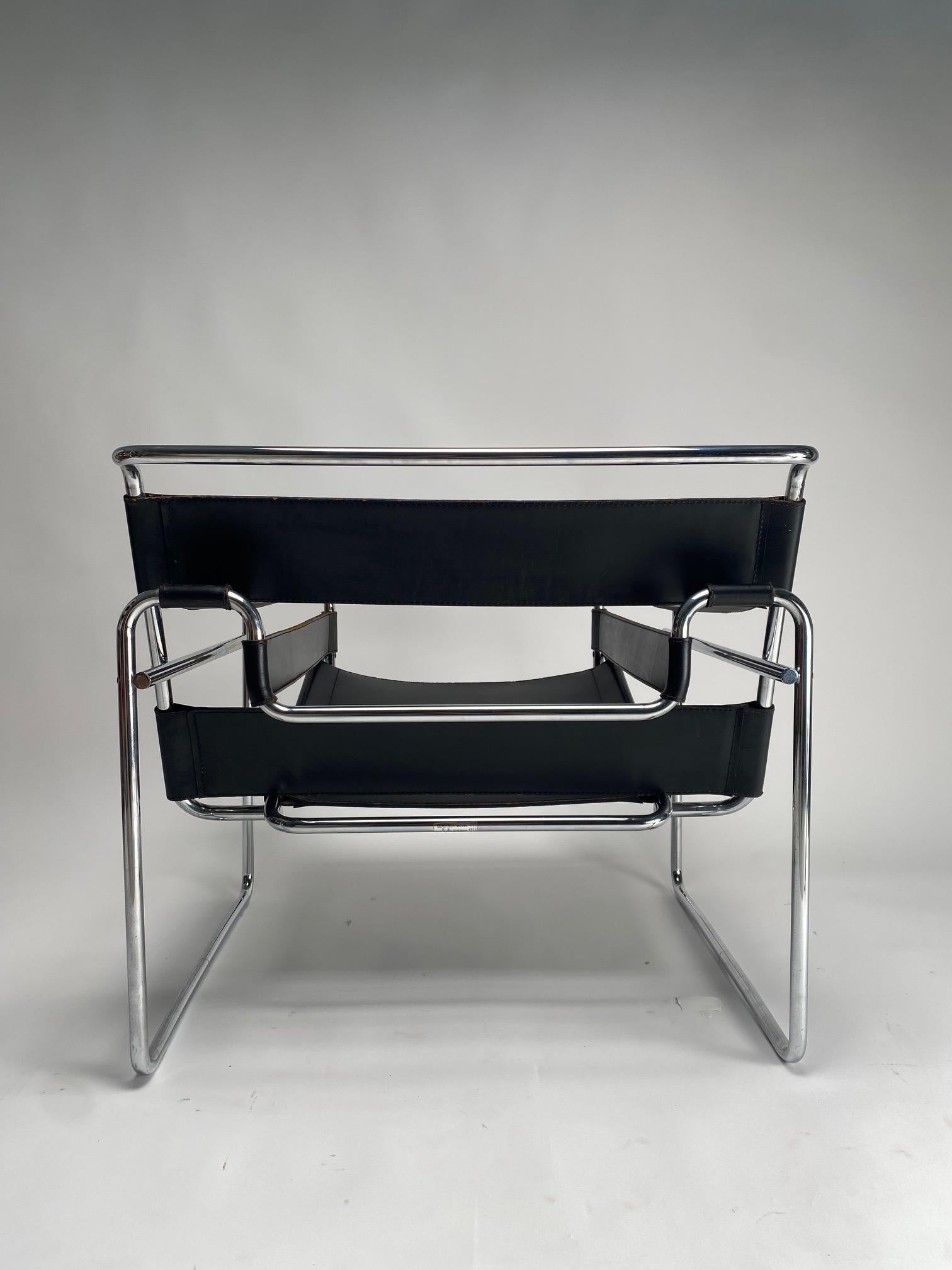Original Wassilly Armchairs by Marcel Breuer for Gavina, 1970s (Signed) For Sale 1