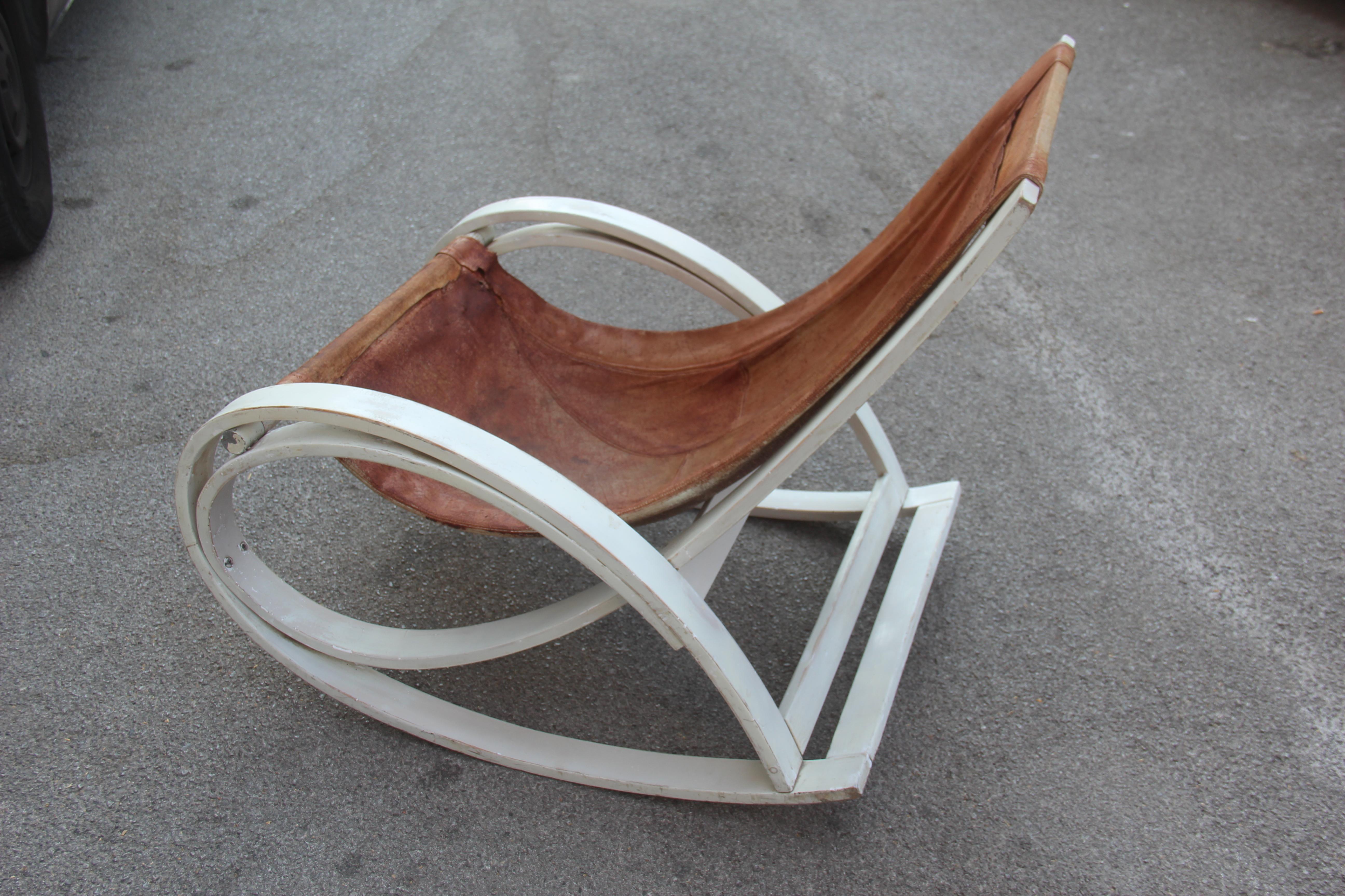Original fauteuil à bascule Gae Aulenti blanc et Brown, 1960 Sgarsul Poltronova en vente 3