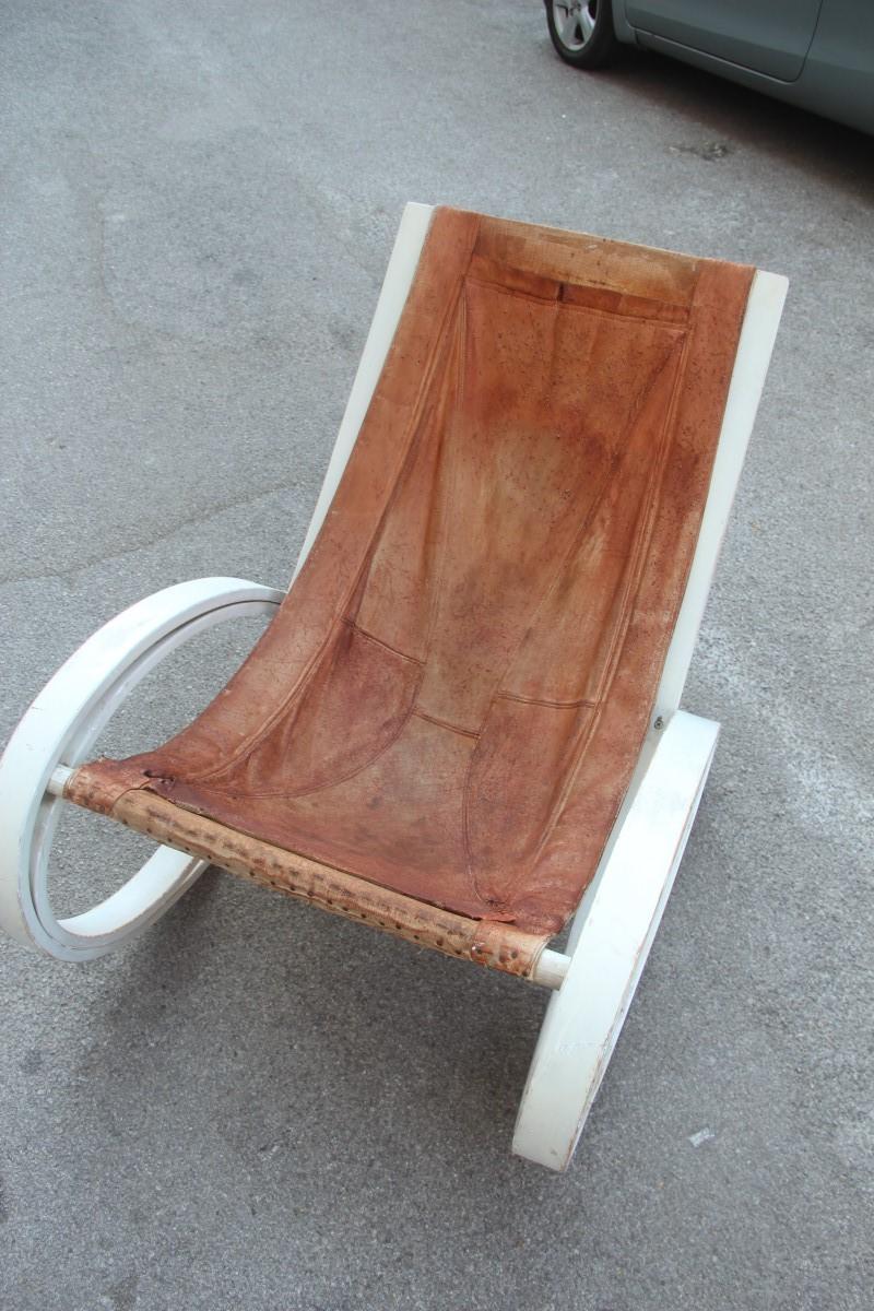Milieu du XXe siècle Original fauteuil à bascule Gae Aulenti blanc et Brown, 1960 Sgarsul Poltronova en vente