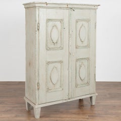 Armadio originale dipinto di bianco e verde, Svezia, circa 1860-80