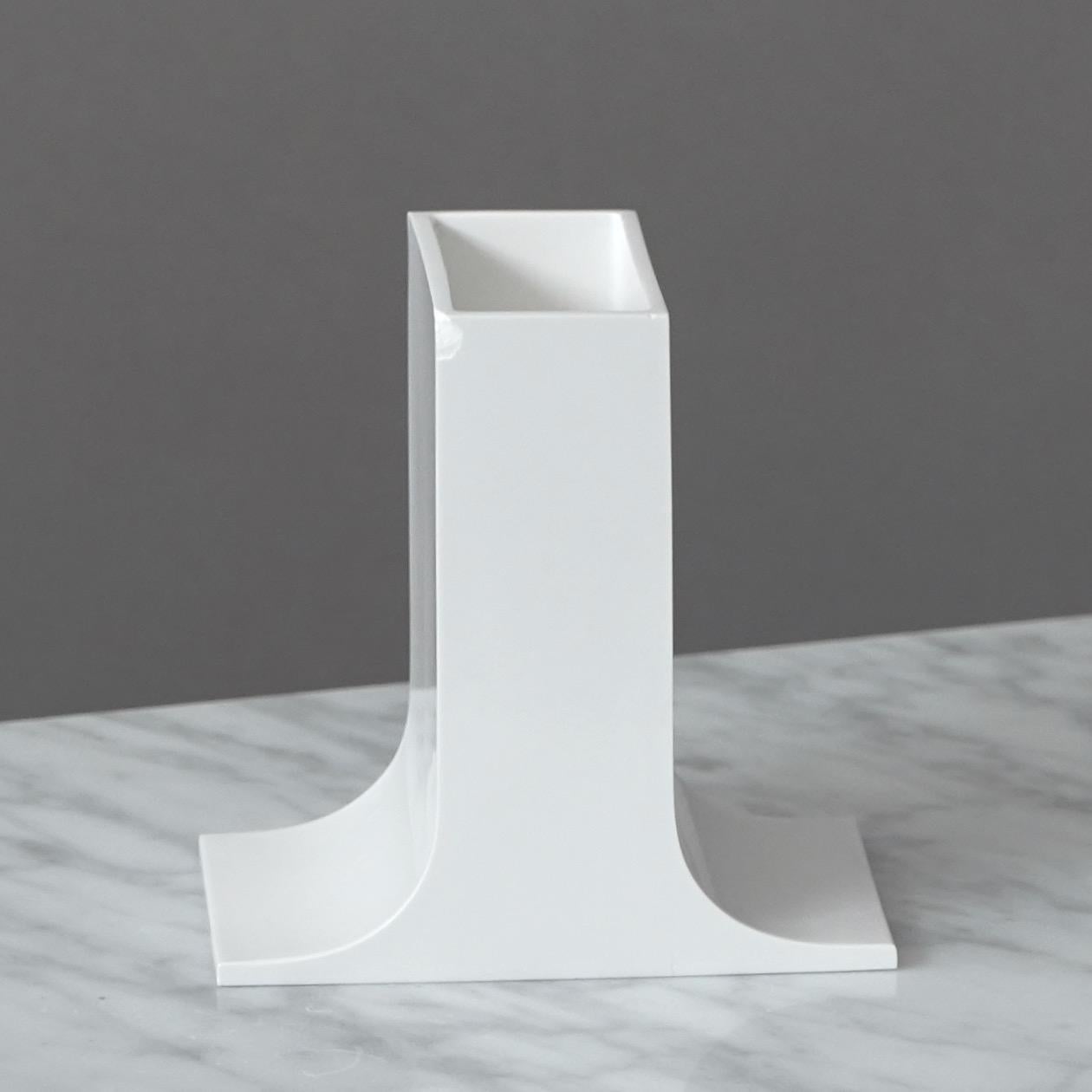Original White 'Lampedusa' Vase by Enzo Mari for Danese Milano. Italy, 1960s In Fair Condition For Sale In Malmö, SE
