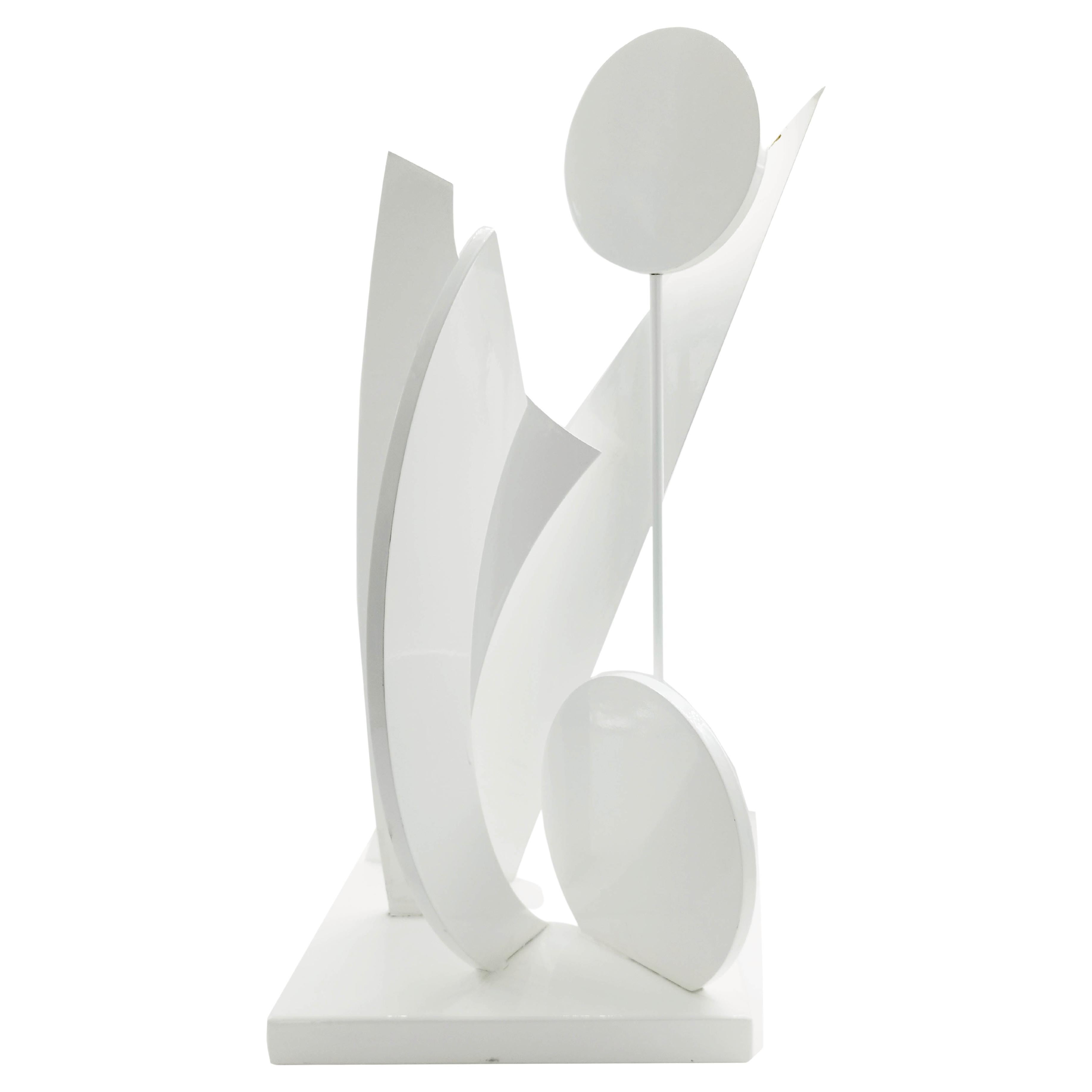 Escultura geométrica original de madera lacada en blanco, Italia Años 90