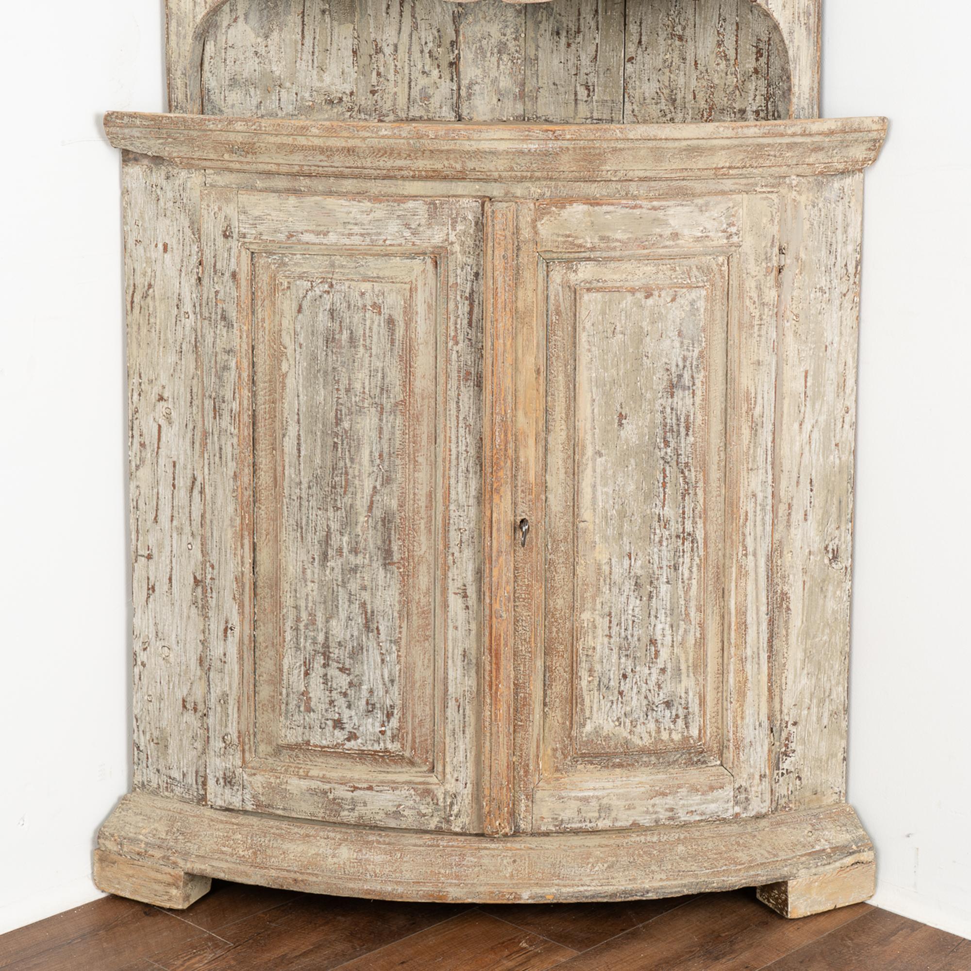 rounded corner cabinet