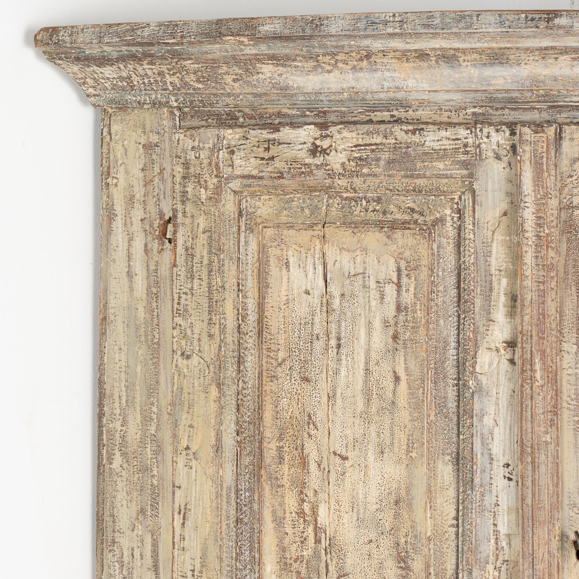 Original White Painted Corner Cupboard Cabinet, Sweden circa 1820-40 In Good Condition For Sale In Round Top, TX