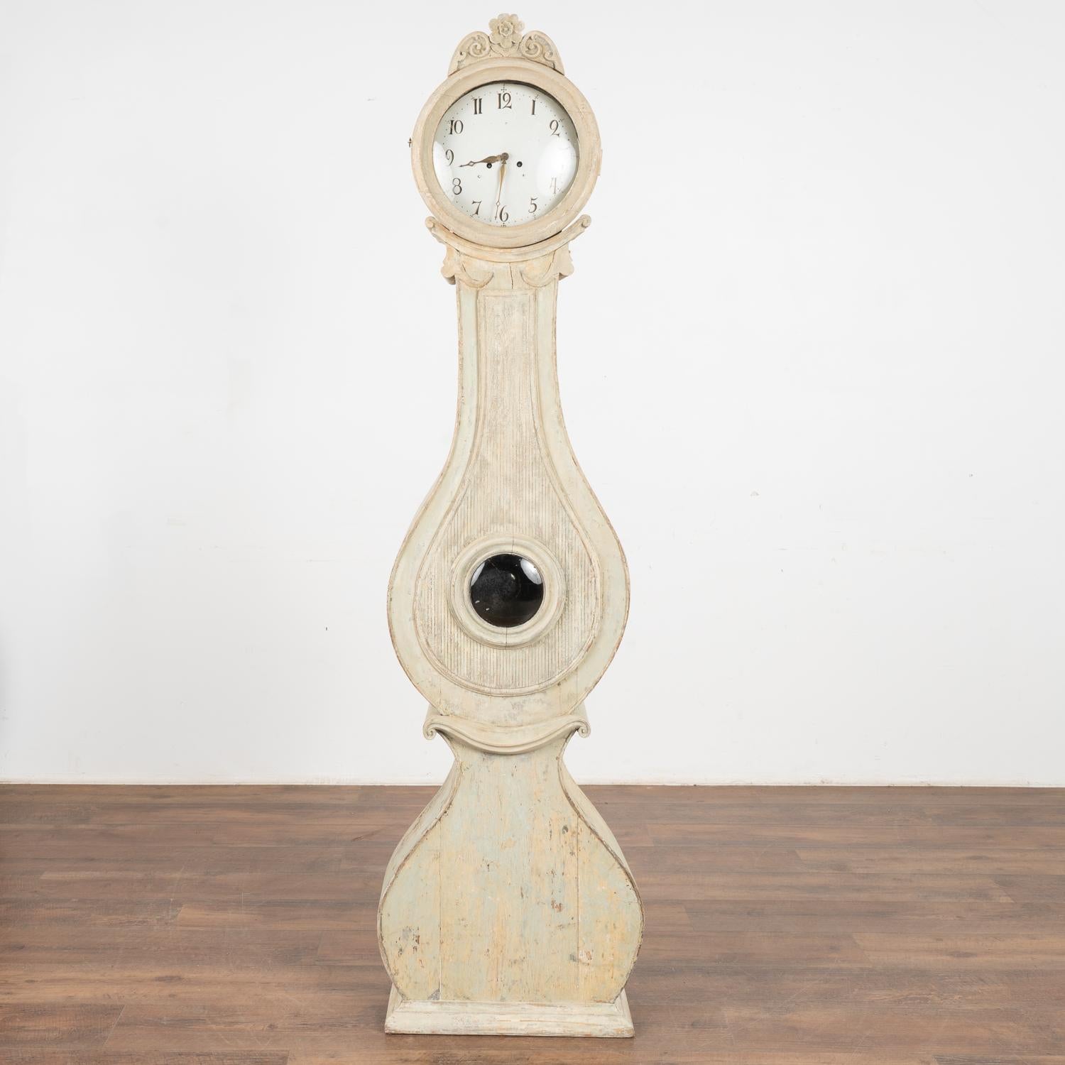 Original White Swedish Mora Grandfather Clock, circa 1840 In Good Condition For Sale In Round Top, TX