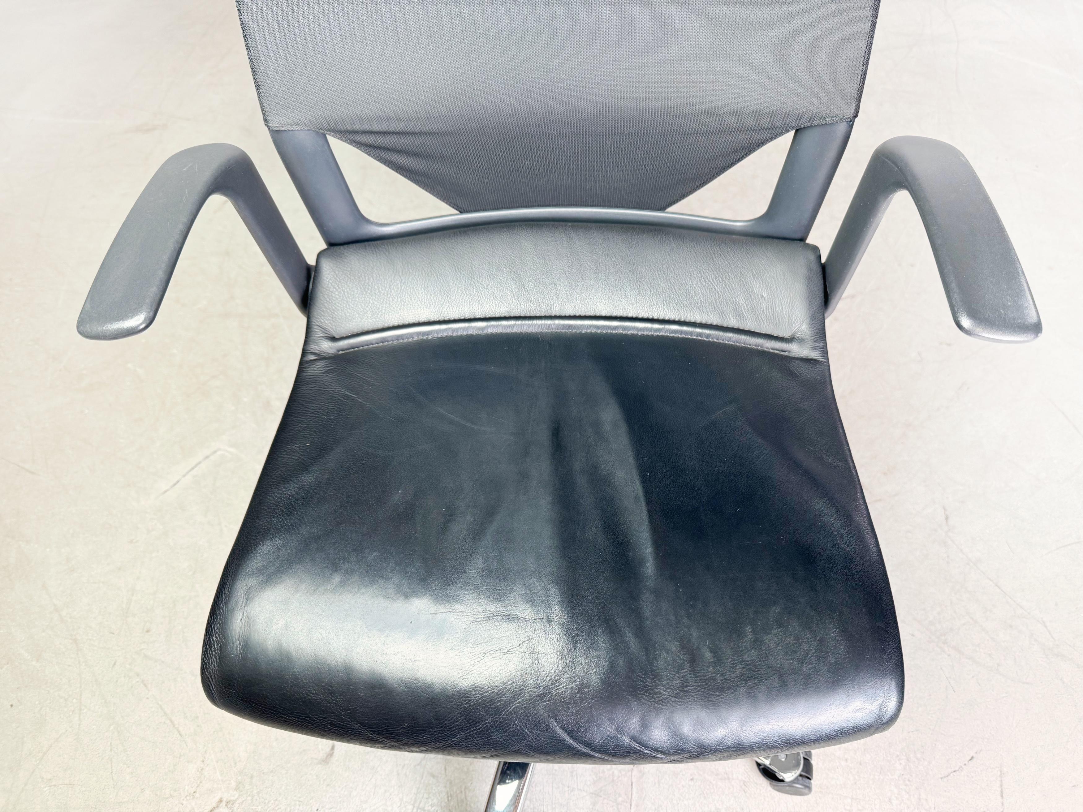XXI secolo e contemporaneo Originale Wikhahn Modus Bürostuhl Leder Design Chefsessel Stuhl in vendita