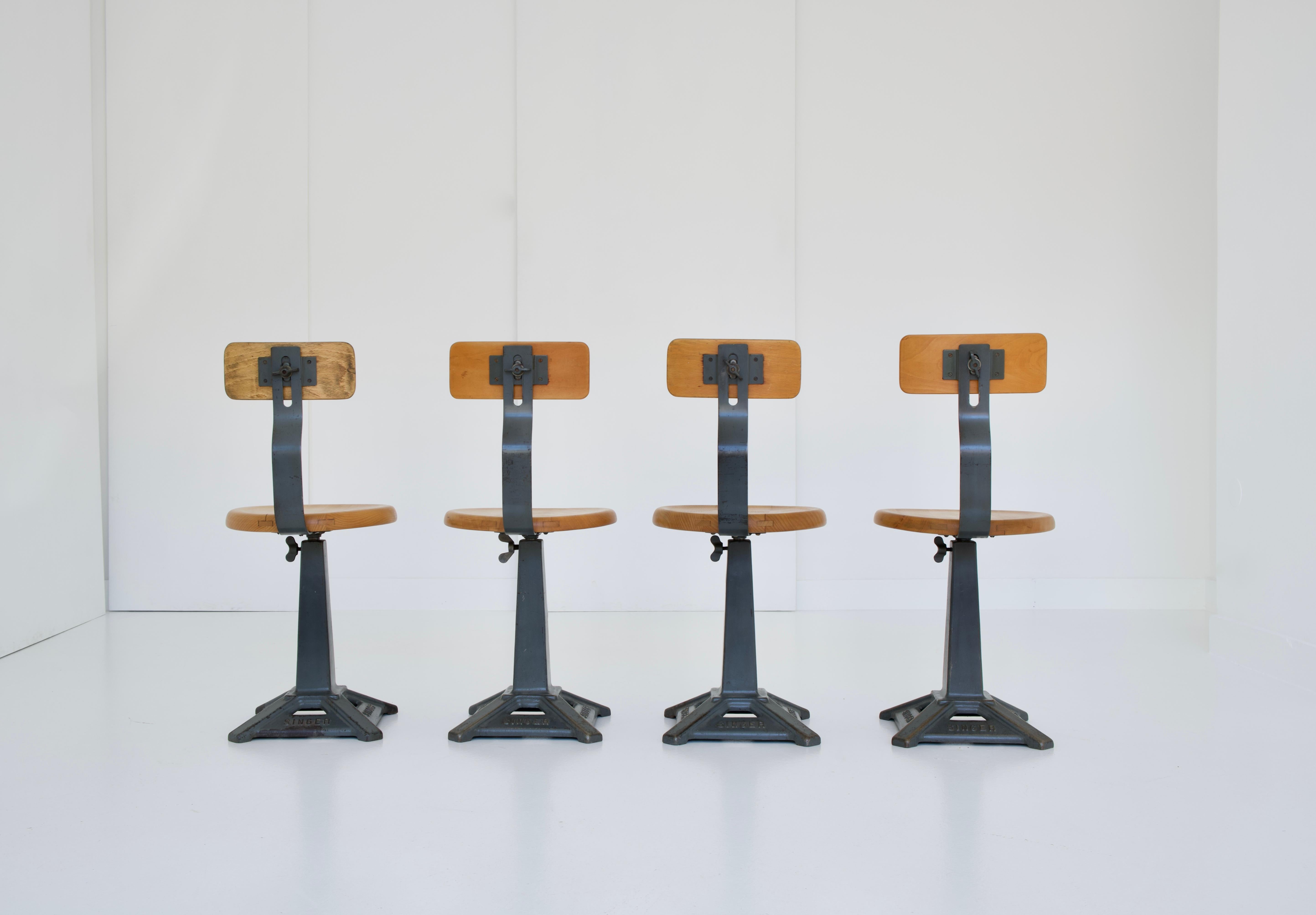 Original Working Factory Machinist Chairs by Sewing Company Singer, ca. 1930/40 In Good Condition In Munster, NRW
