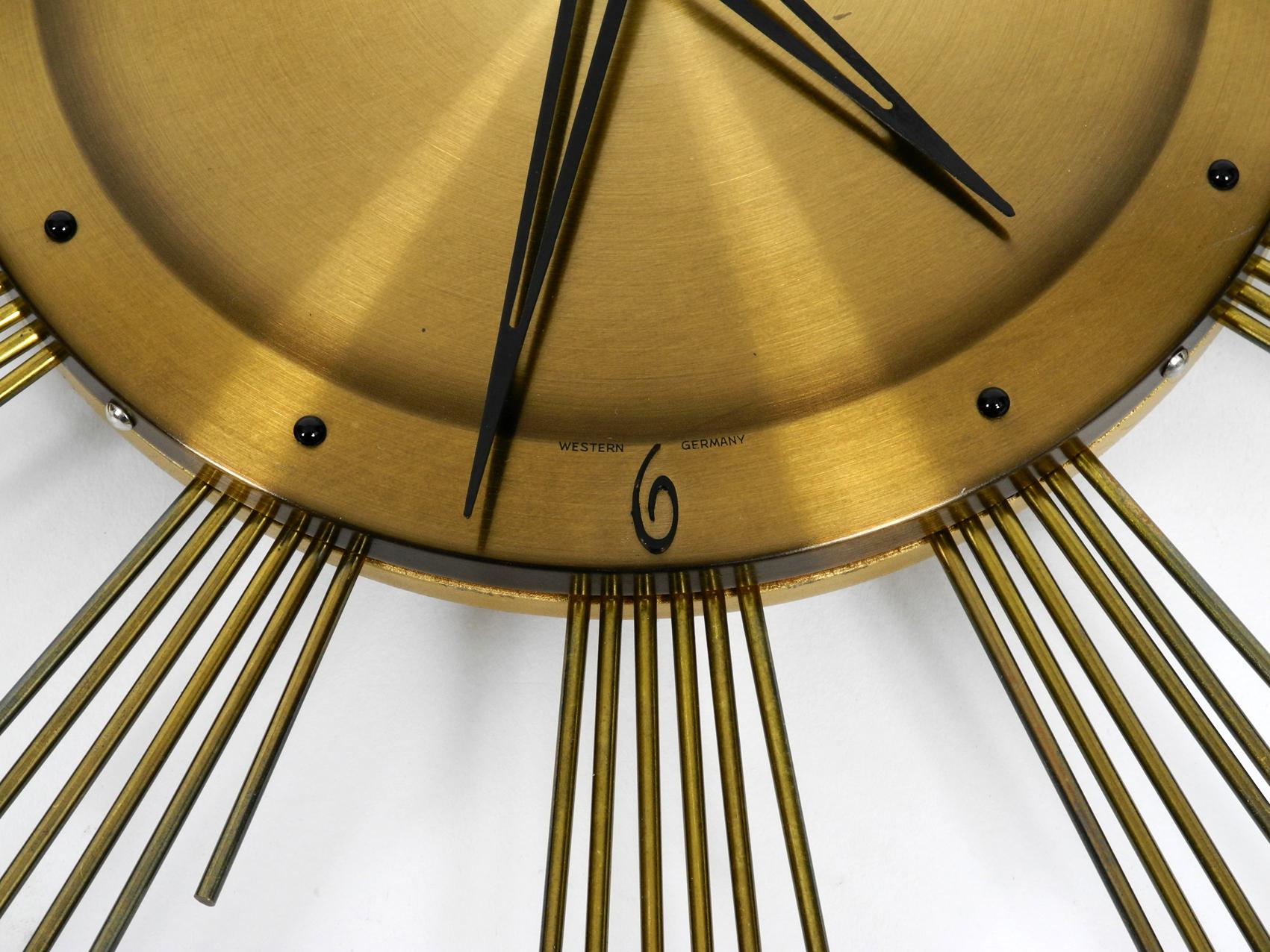 Exyta Large Midcentury Sunburst Atlanta Heavy Brass Wall Clock Battery Operated In Good Condition In München, DE